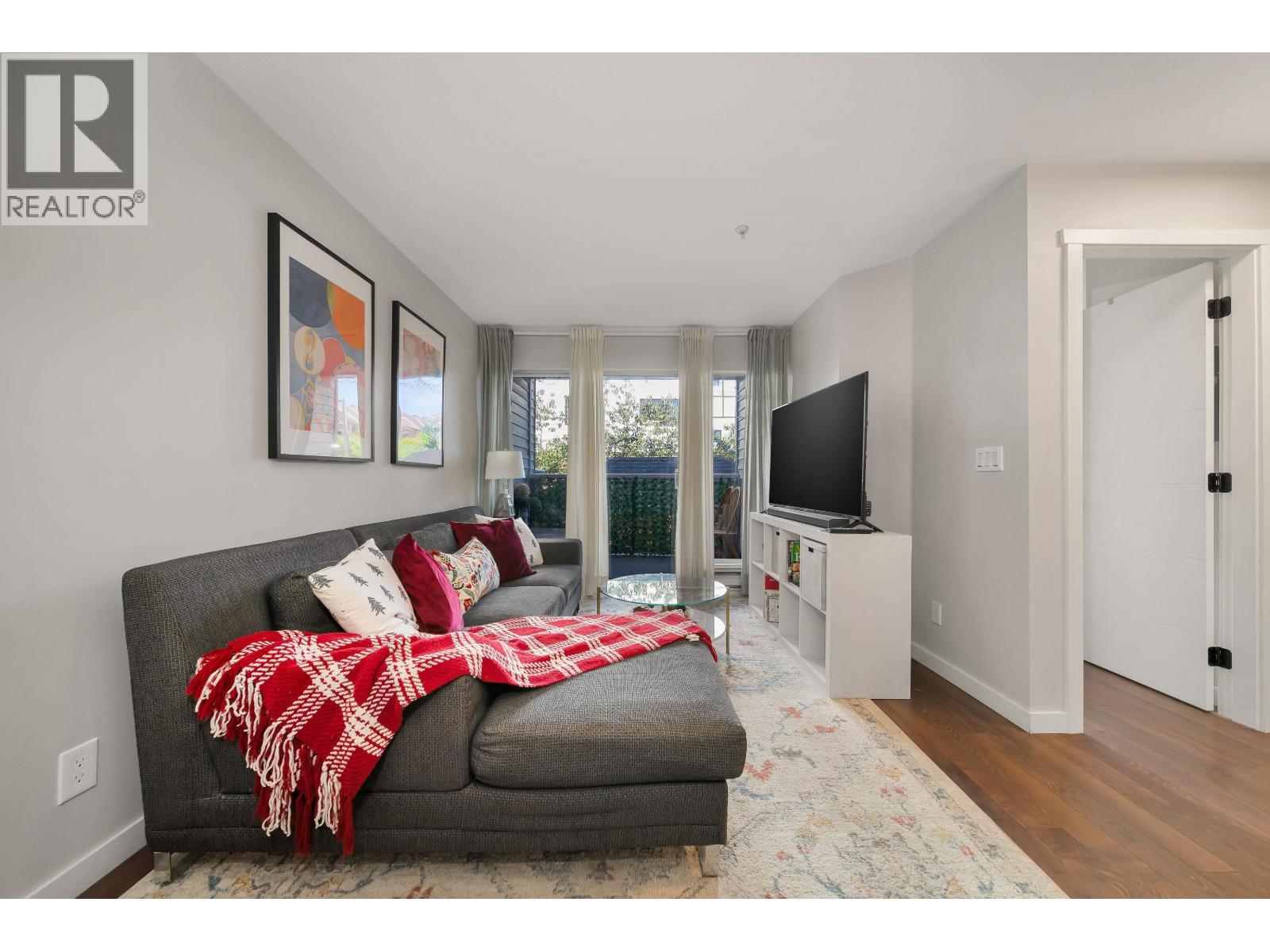 204 11671 Fraser Street Property Photo 4