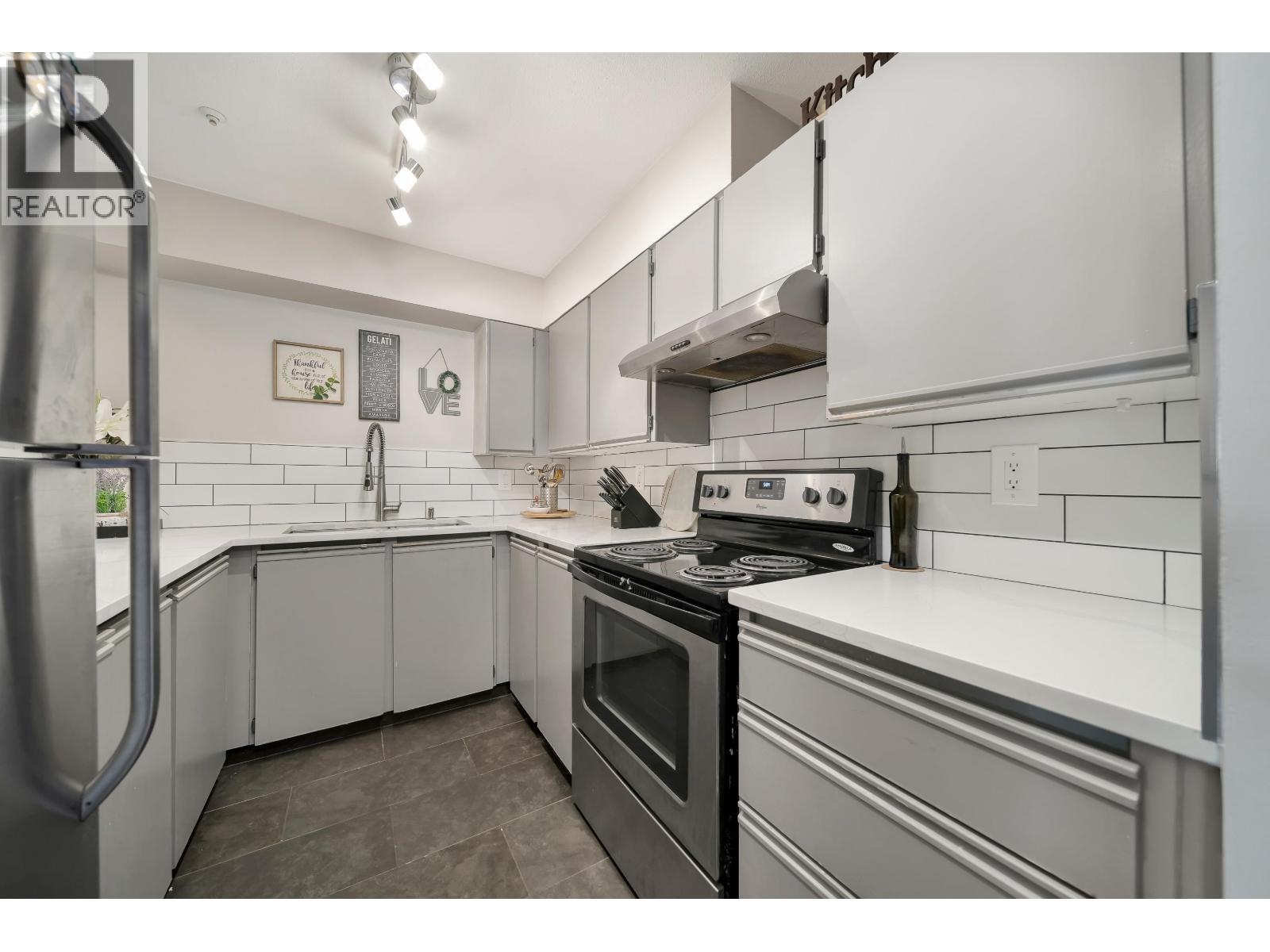 204 11671 Fraser Street Property Photo 12