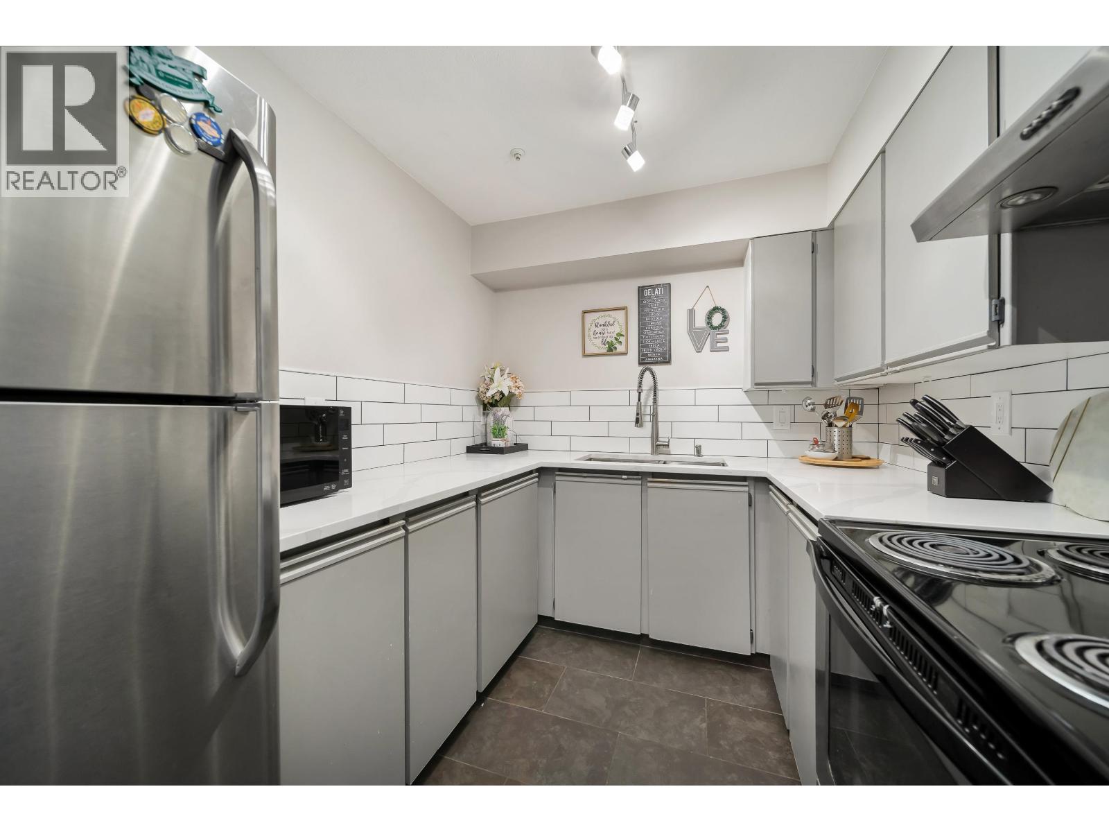 204 11671 Fraser Street Property Photo 15