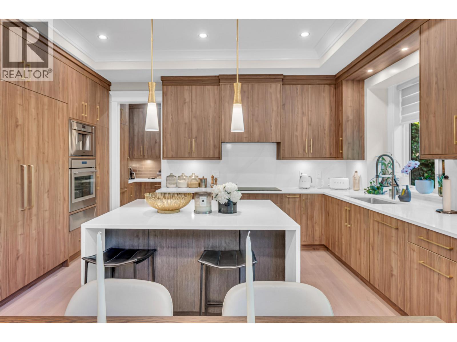 7128 Bridge Street Property Photo 10
