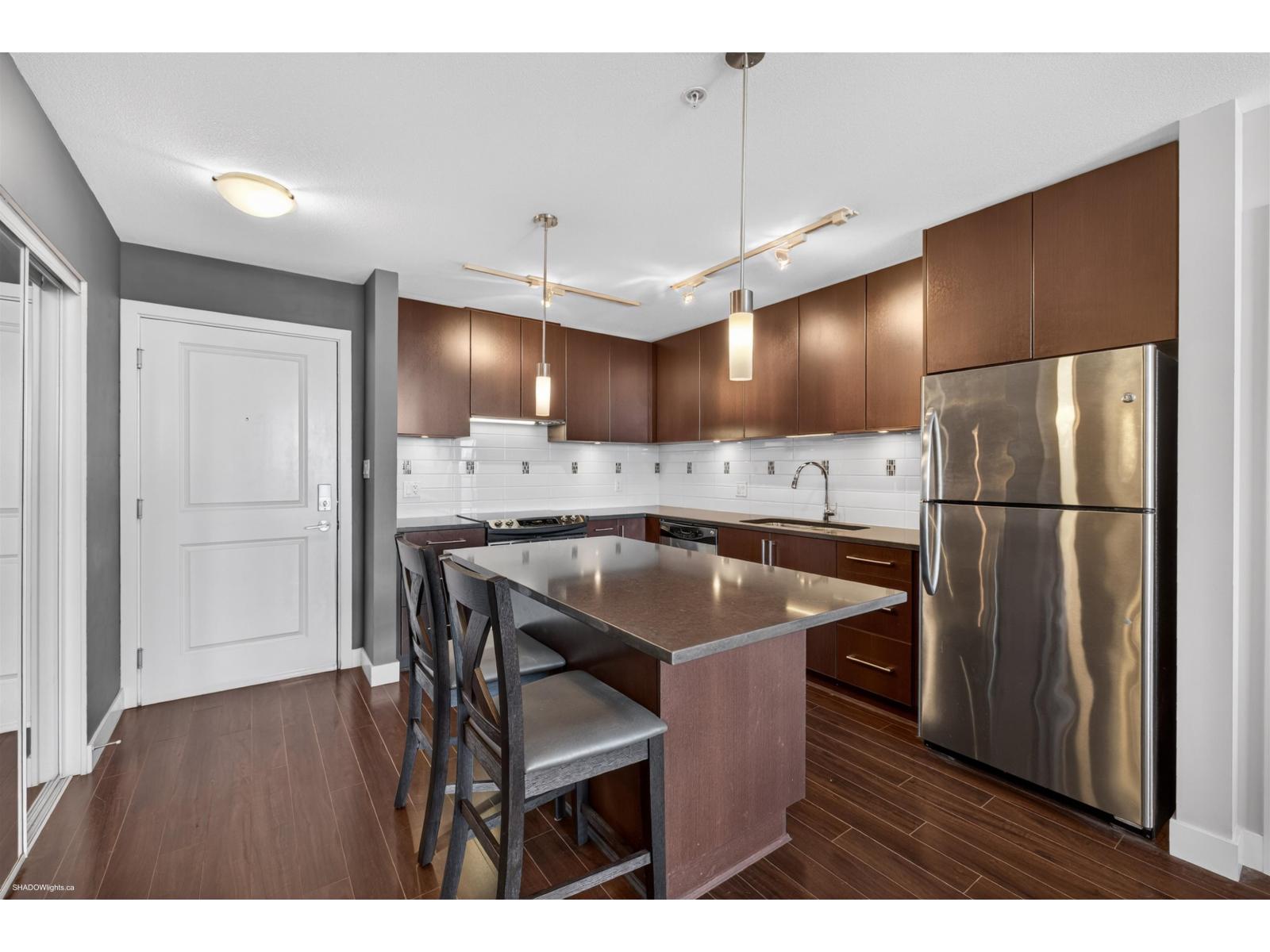 456 15850 26 Avenue Property Photo 5
