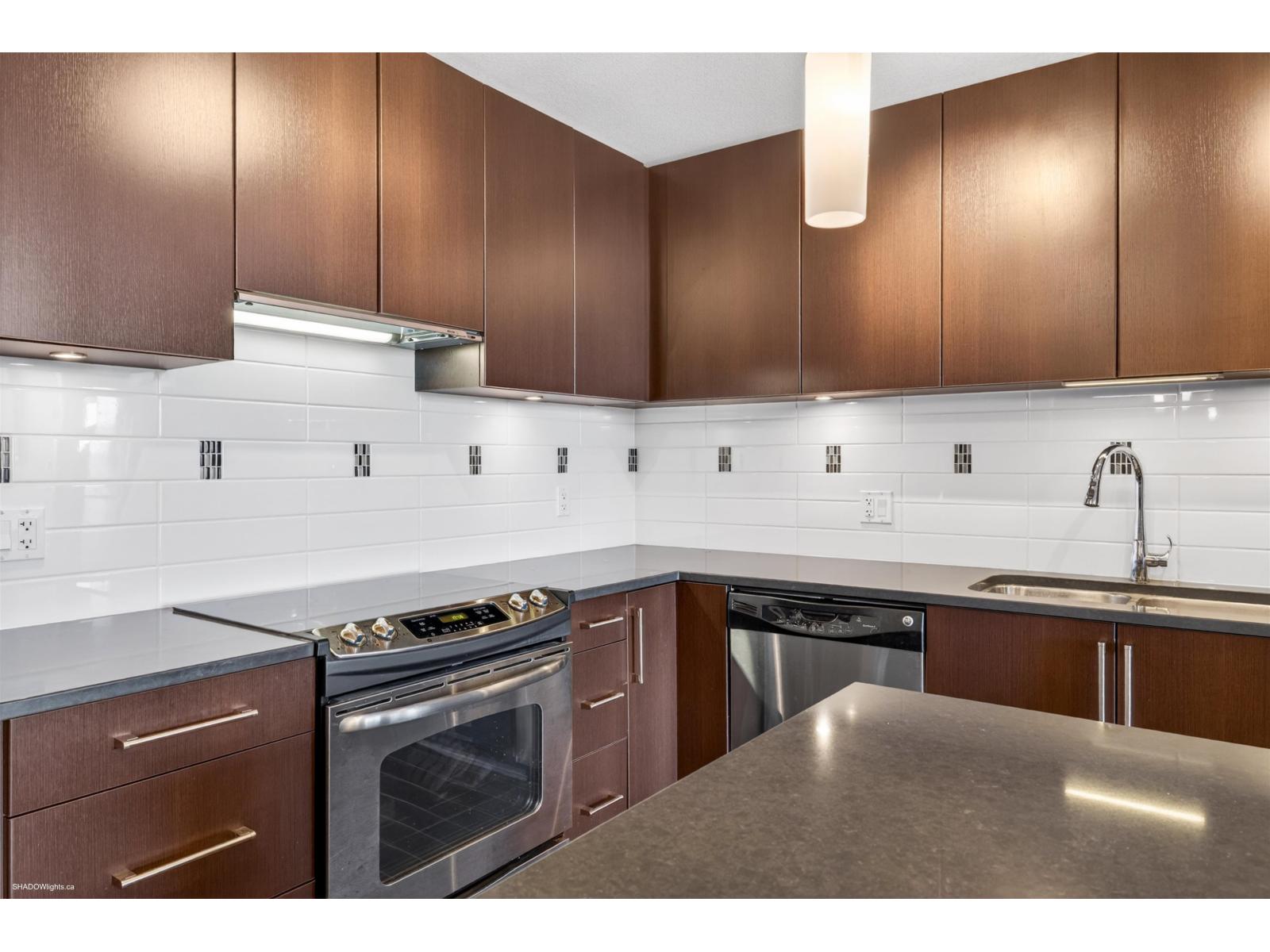 456 15850 26 Avenue Property Photo 7
