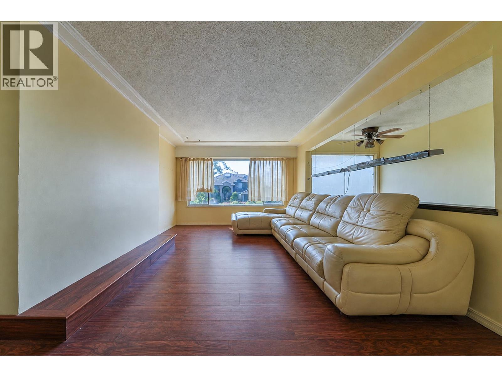 10671 Aintree Crescent Property Photo 2
