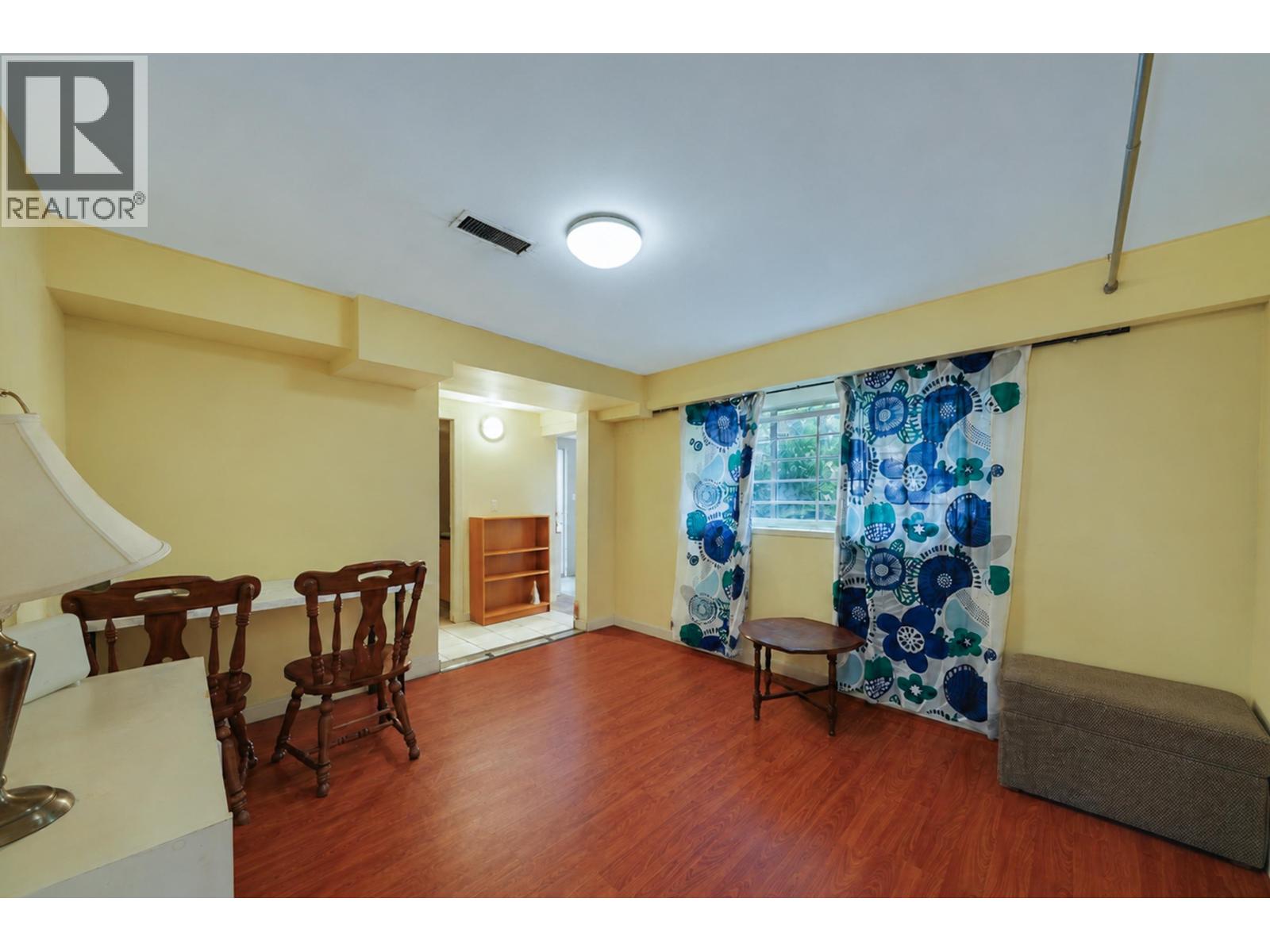 10671 Aintree Crescent Property Photo 5