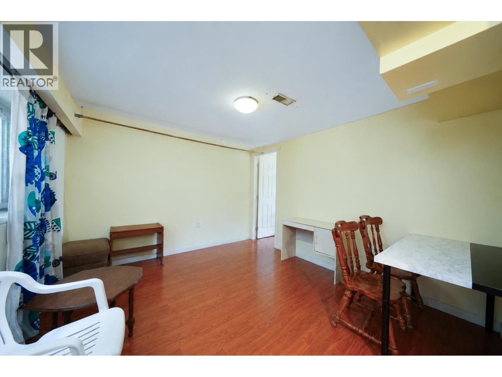 10671 Aintree Crescent Property Photo 6