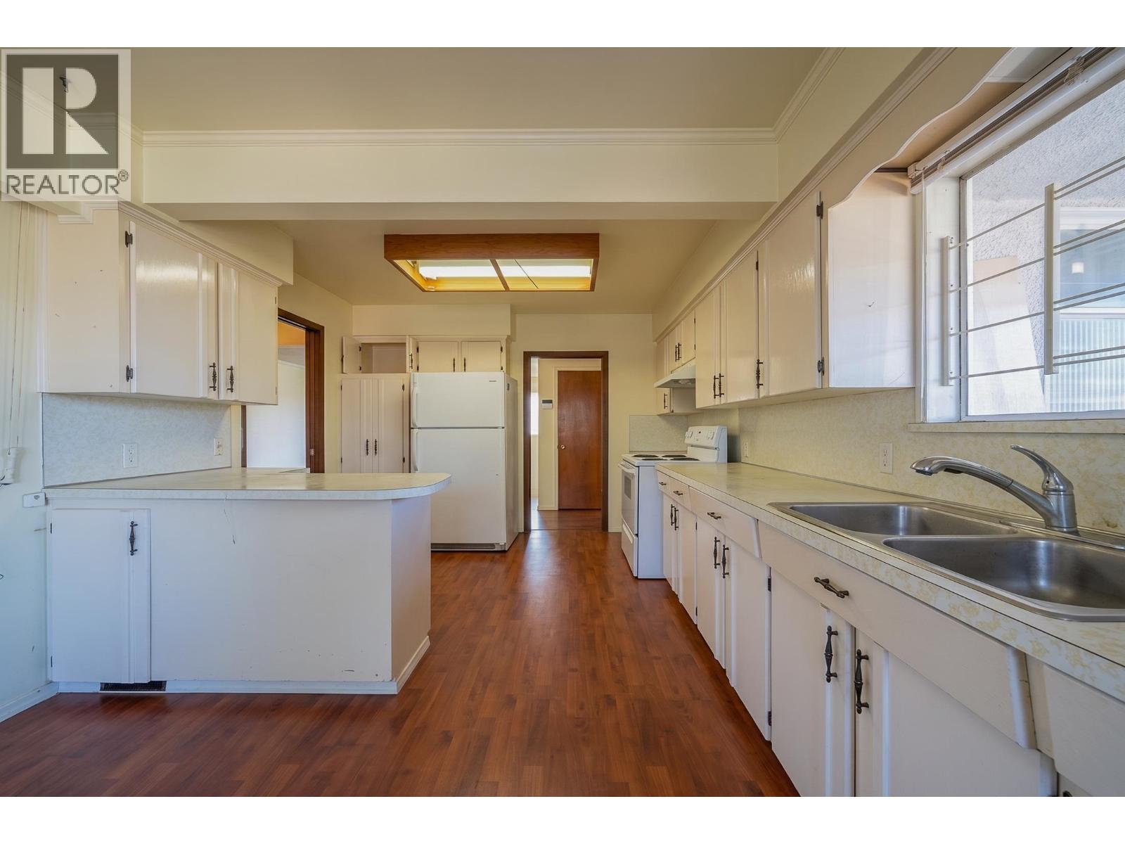 10671 Aintree Crescent Property Photo 7