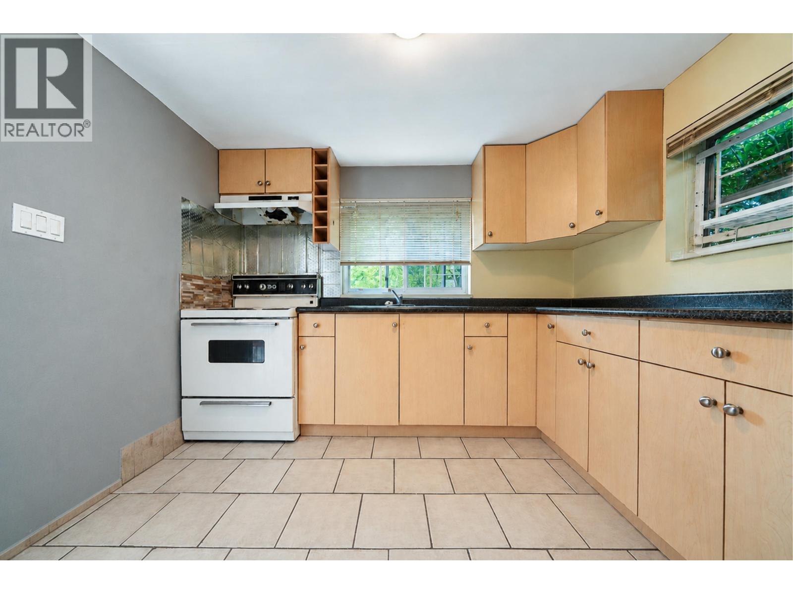 10671 Aintree Crescent Property Photo 16