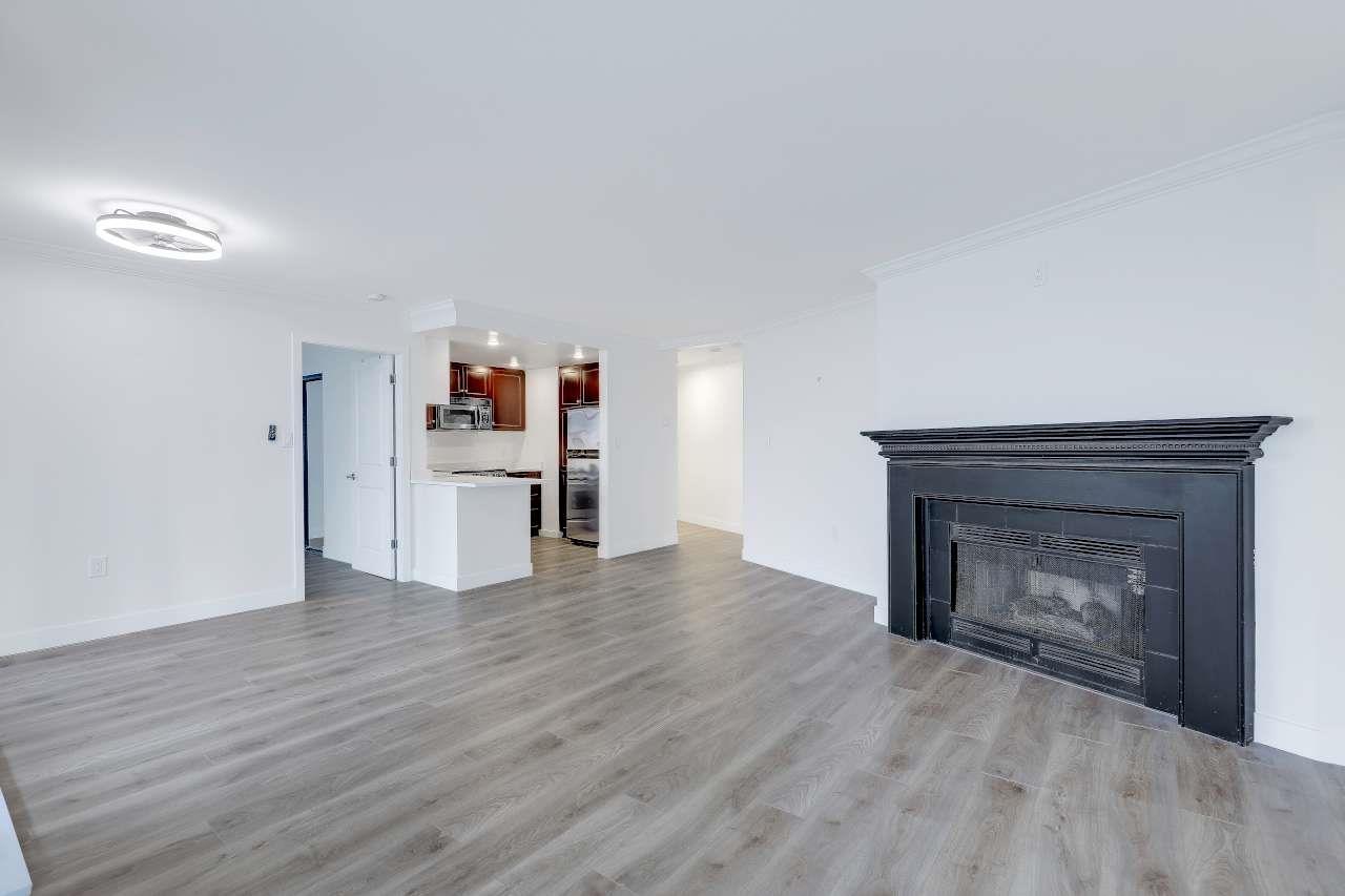 309 15111 Russell Avenue Property Photo 5