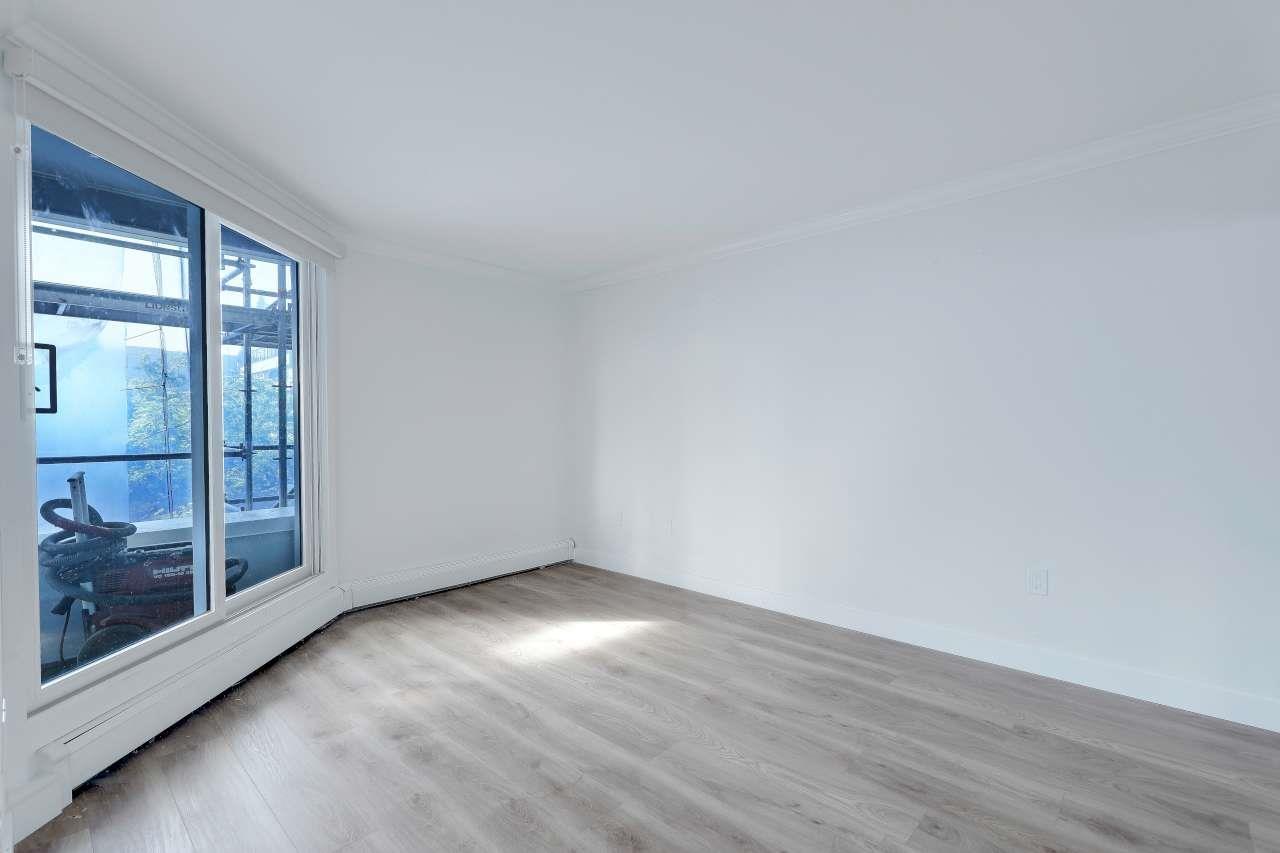 309 15111 Russell Avenue Property Photo 13