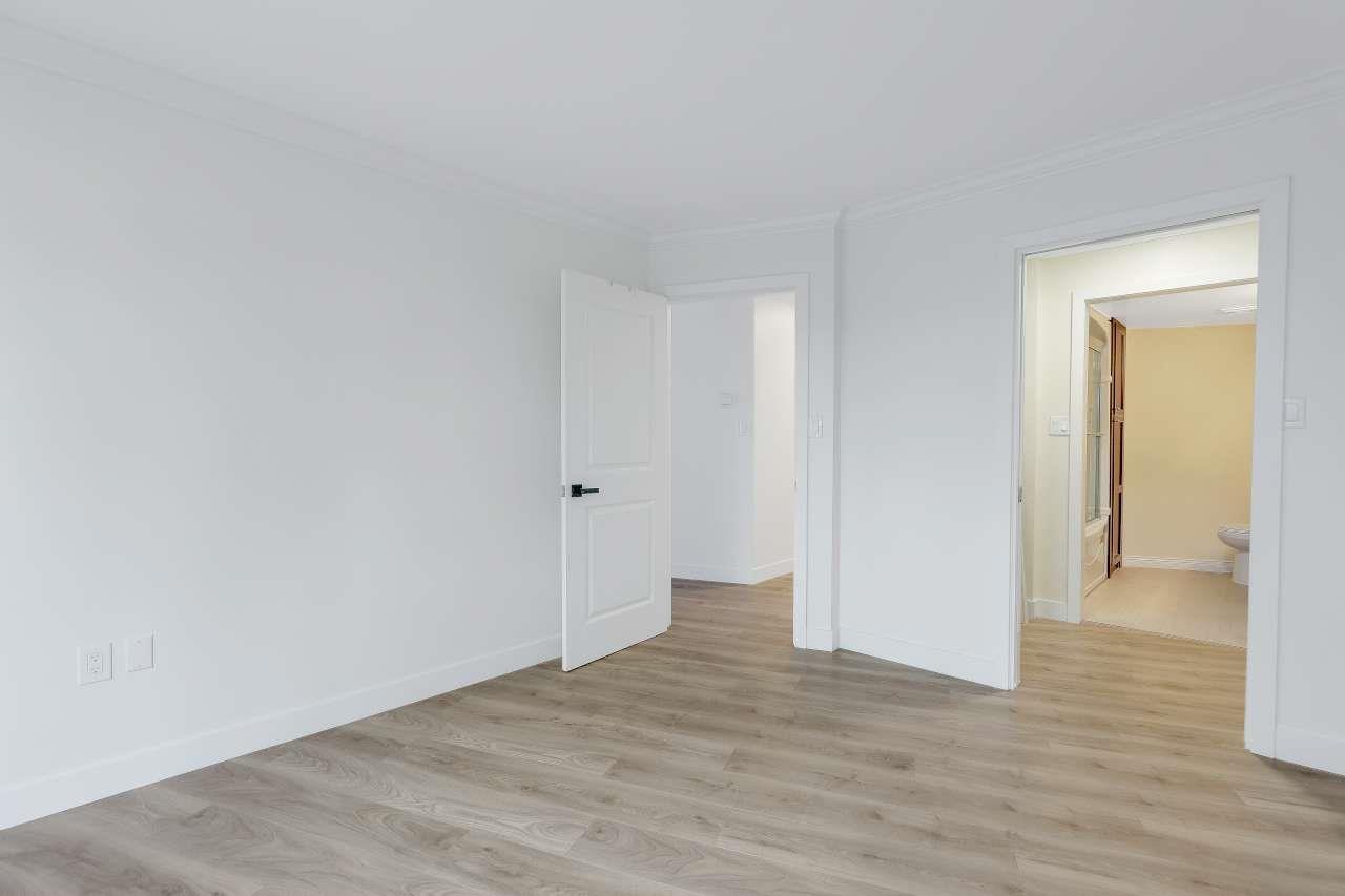 309 15111 Russell Avenue Property Photo 18