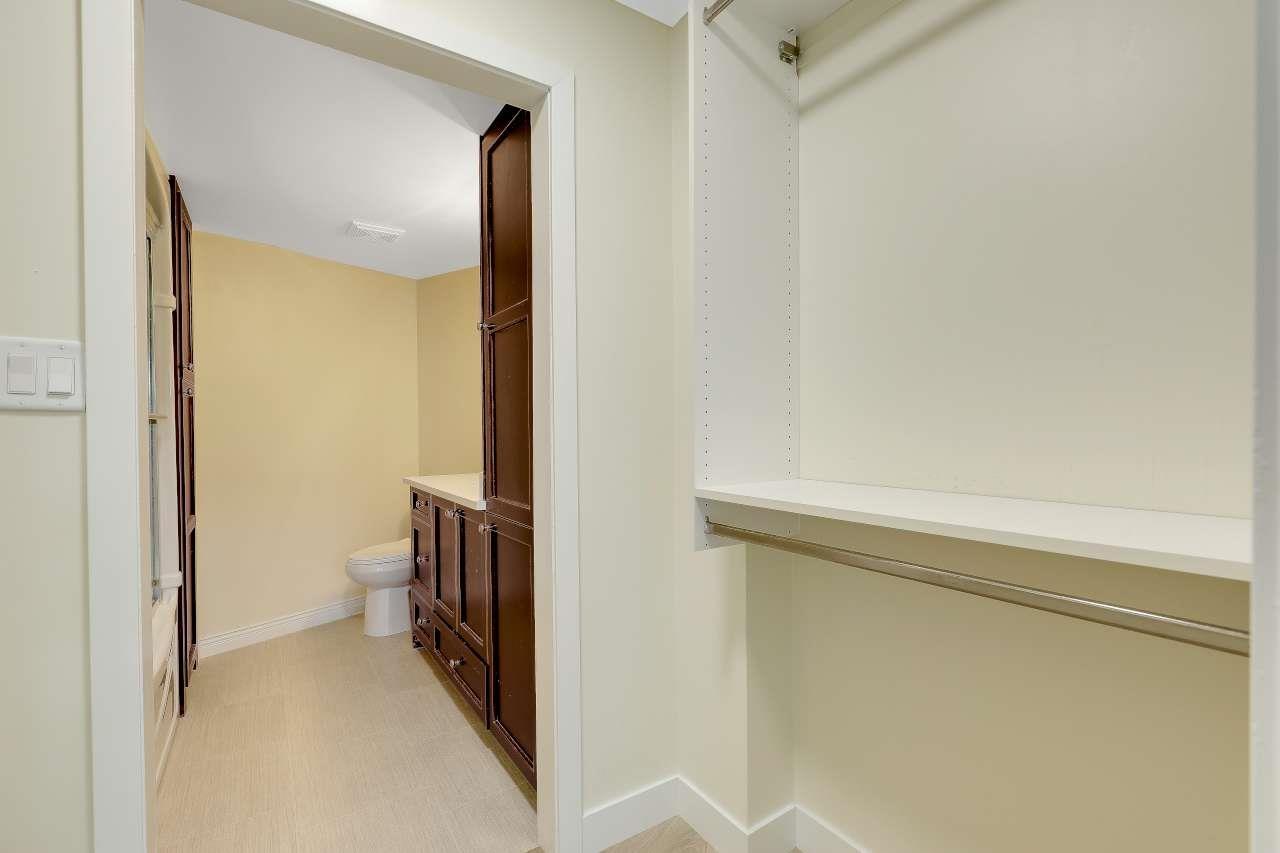 309 15111 Russell Avenue Property Photo 20