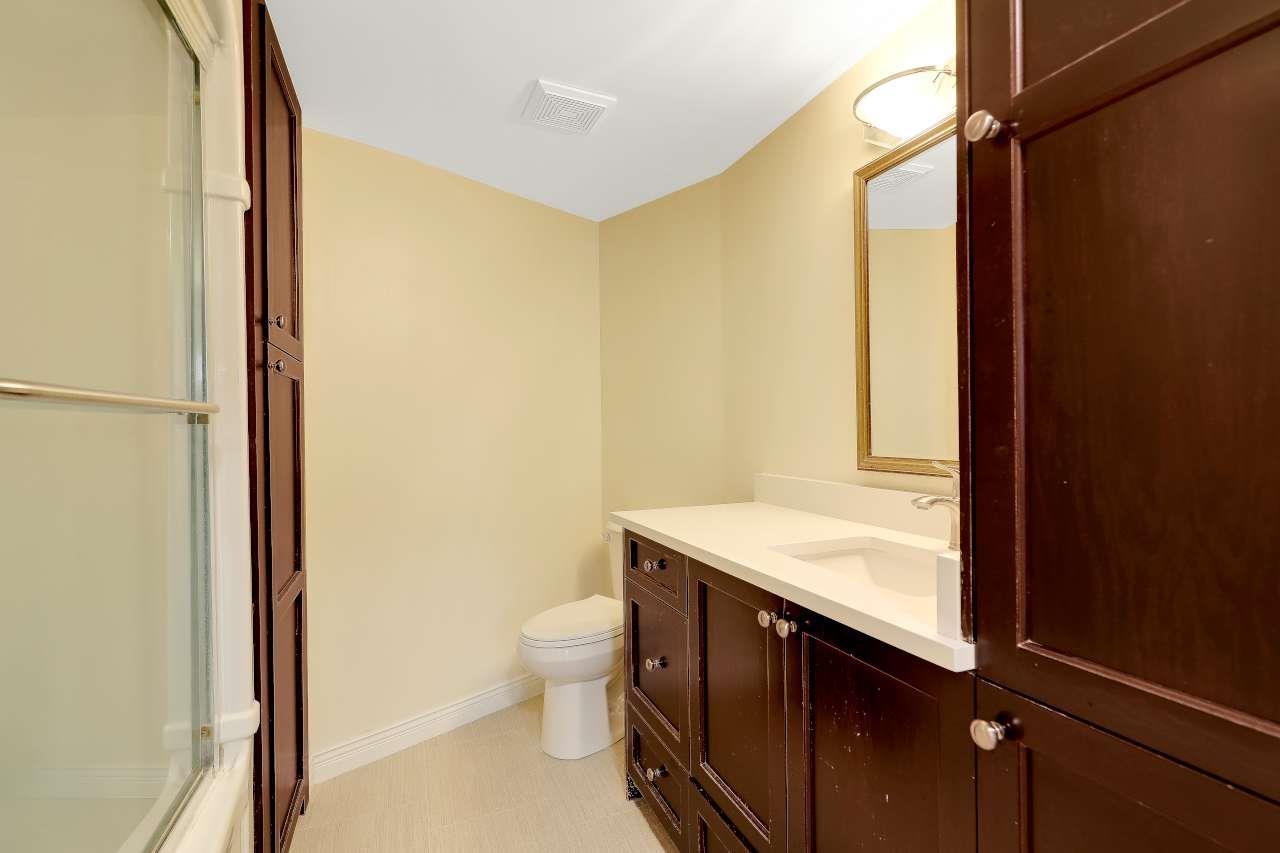 309 15111 Russell Avenue Property Photo 21