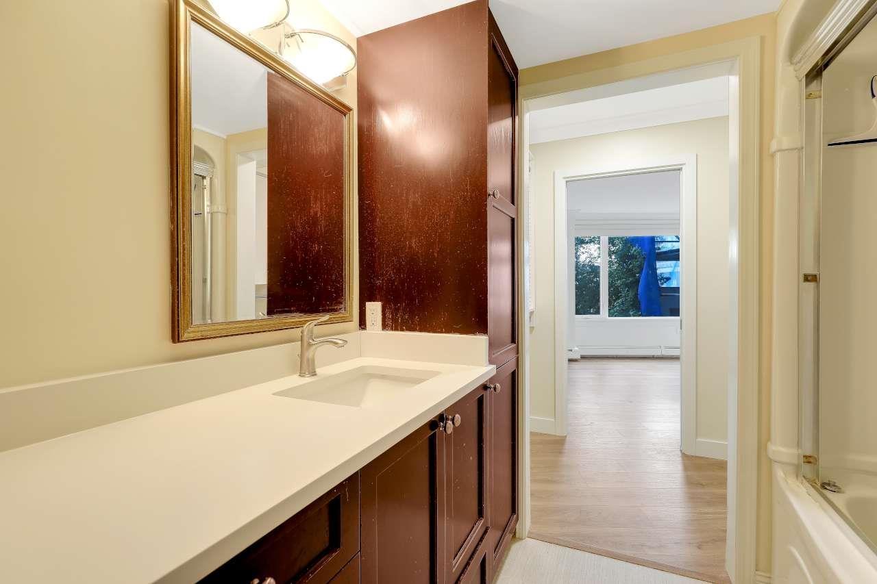 309 15111 Russell Avenue Property Photo 22