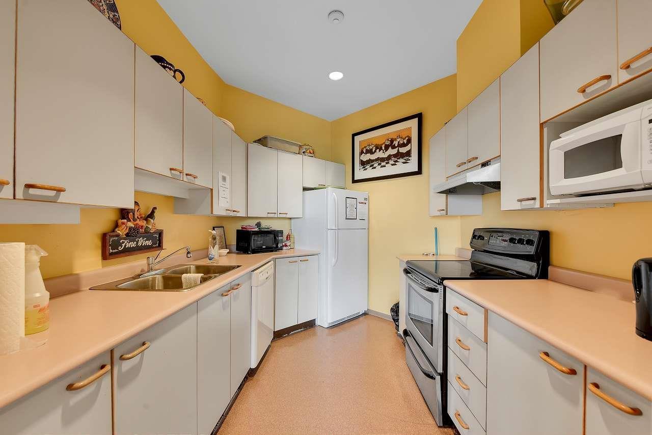 309 15111 Russell Avenue Property Photo 33
