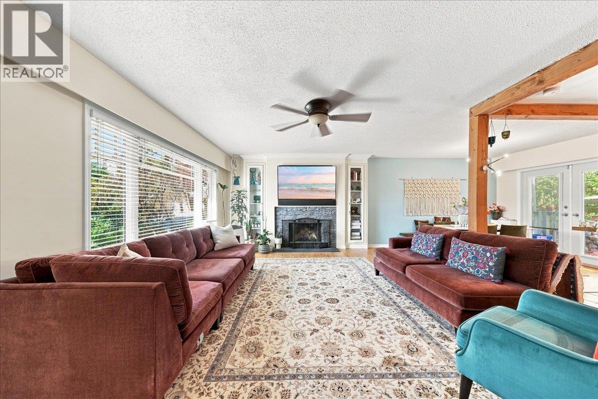 1617 Stella Place Property Photo 3