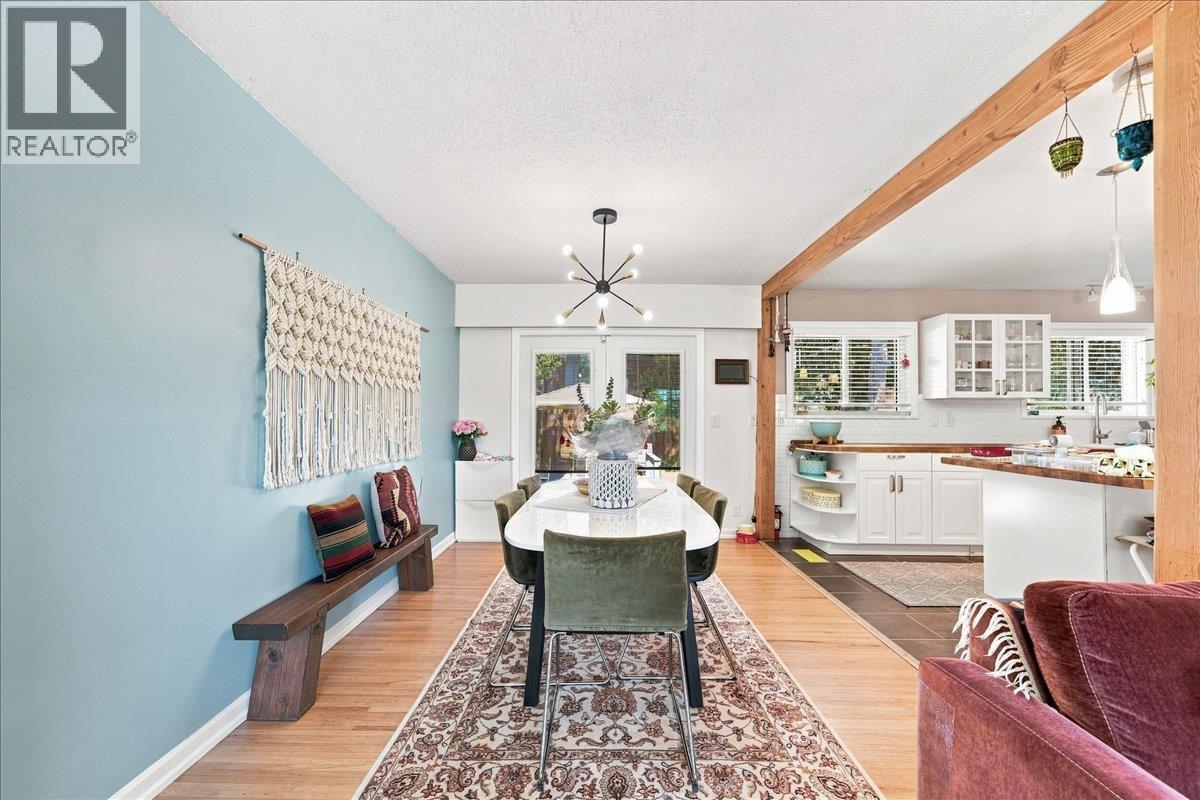 1617 Stella Place Property Photo 4