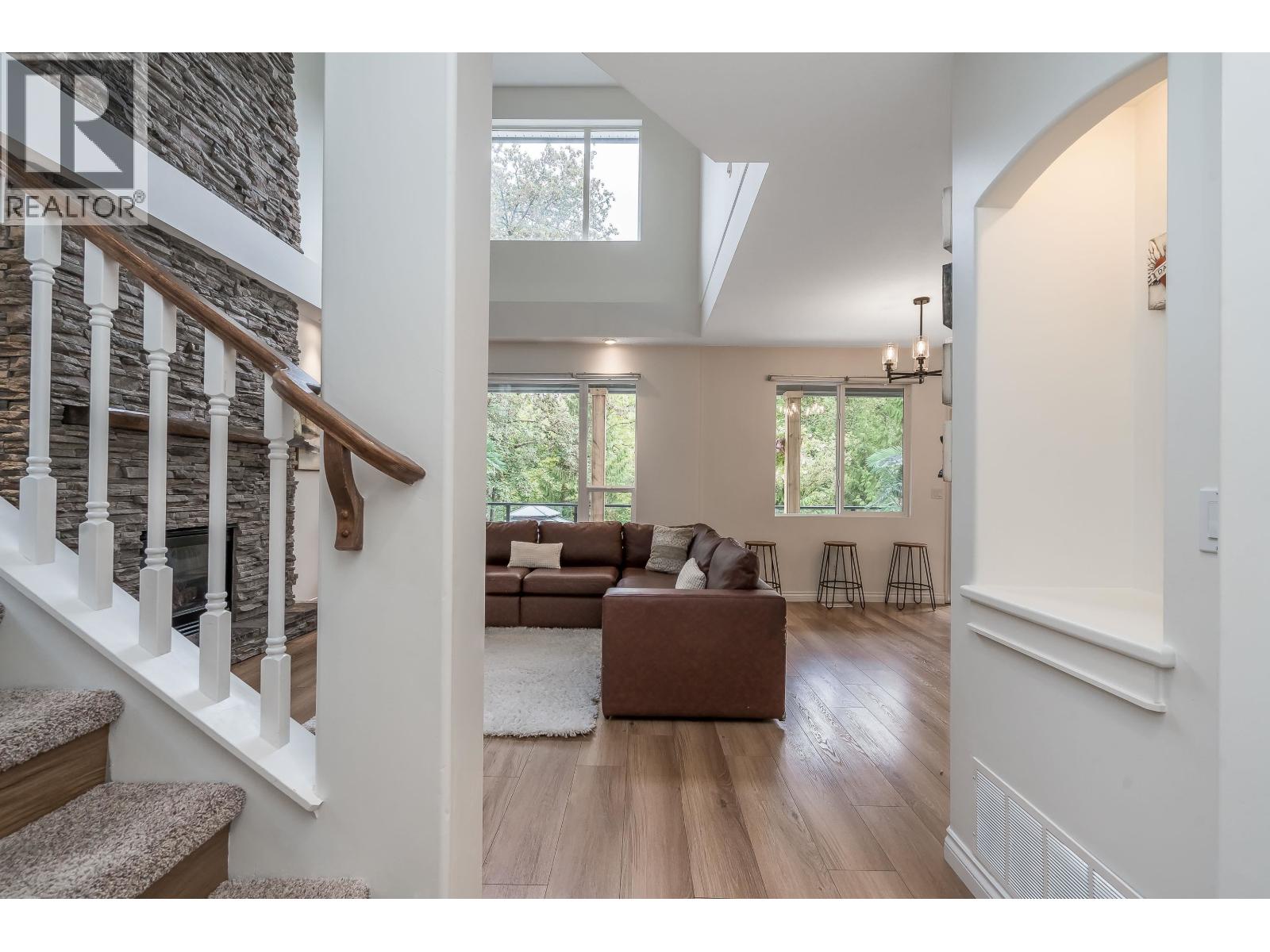 24128 Hill Avenue Property Photo 4