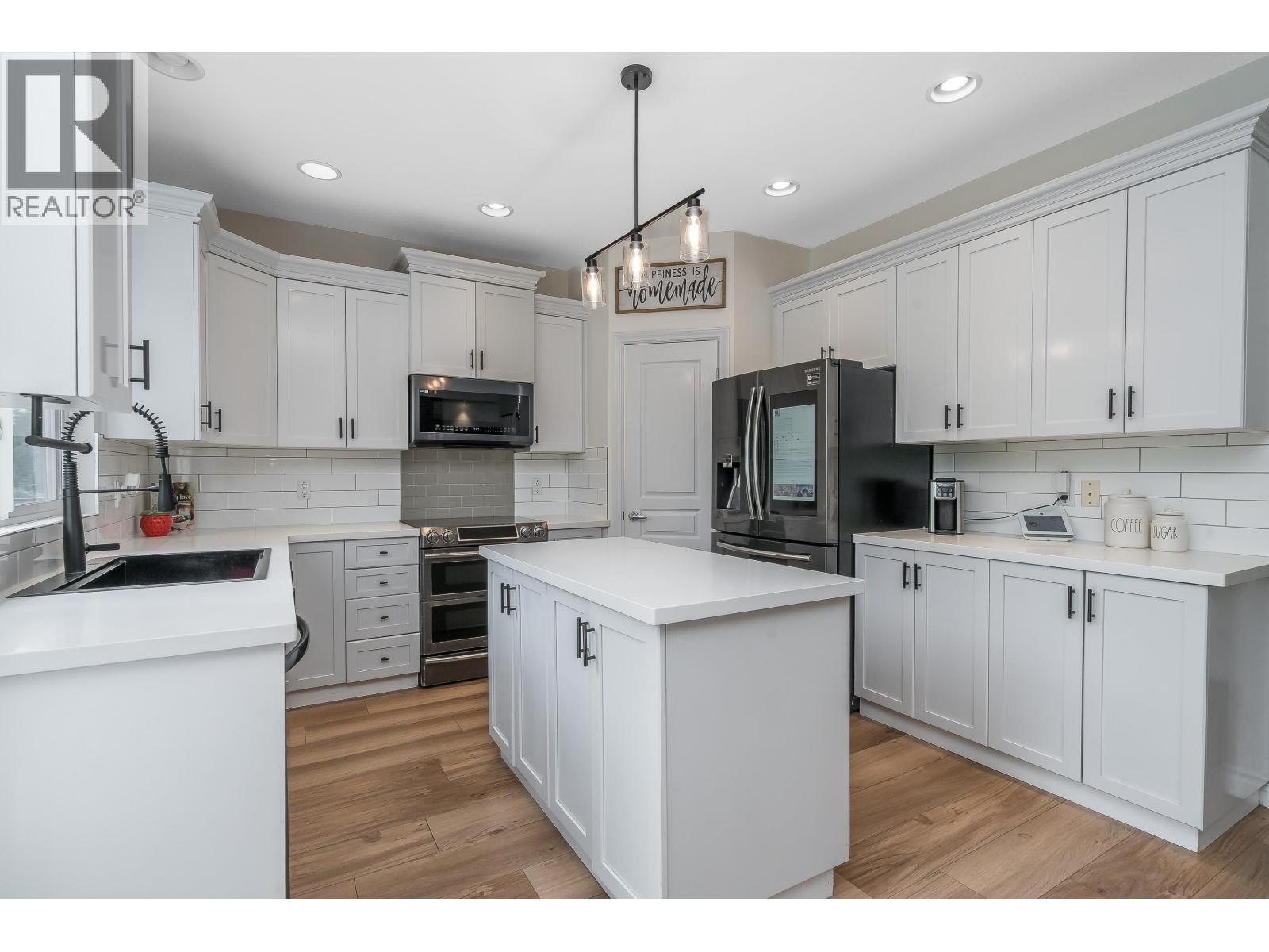 24128 Hill Avenue Property Photo 10