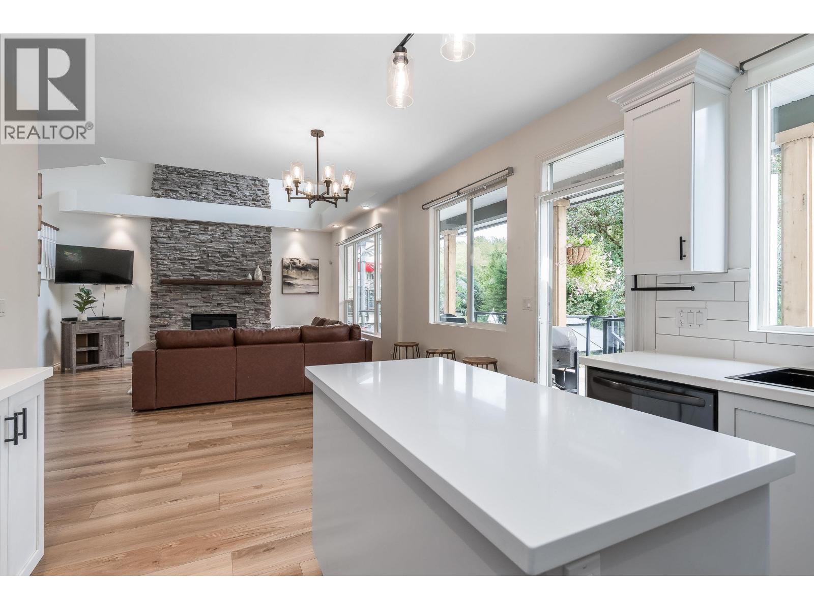 24128 Hill Avenue Property Photo 11