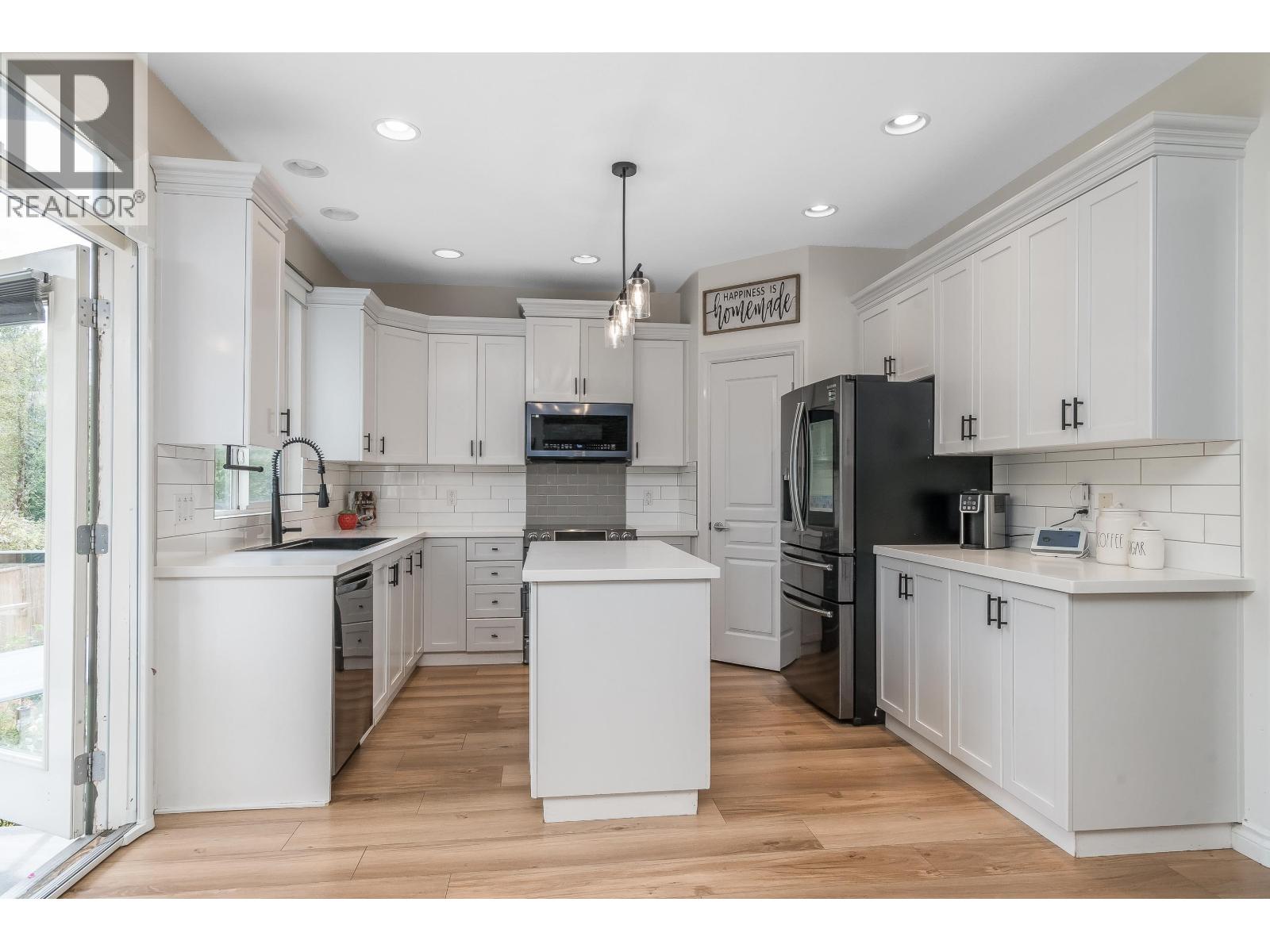 24128 Hill Avenue Property Photo 12