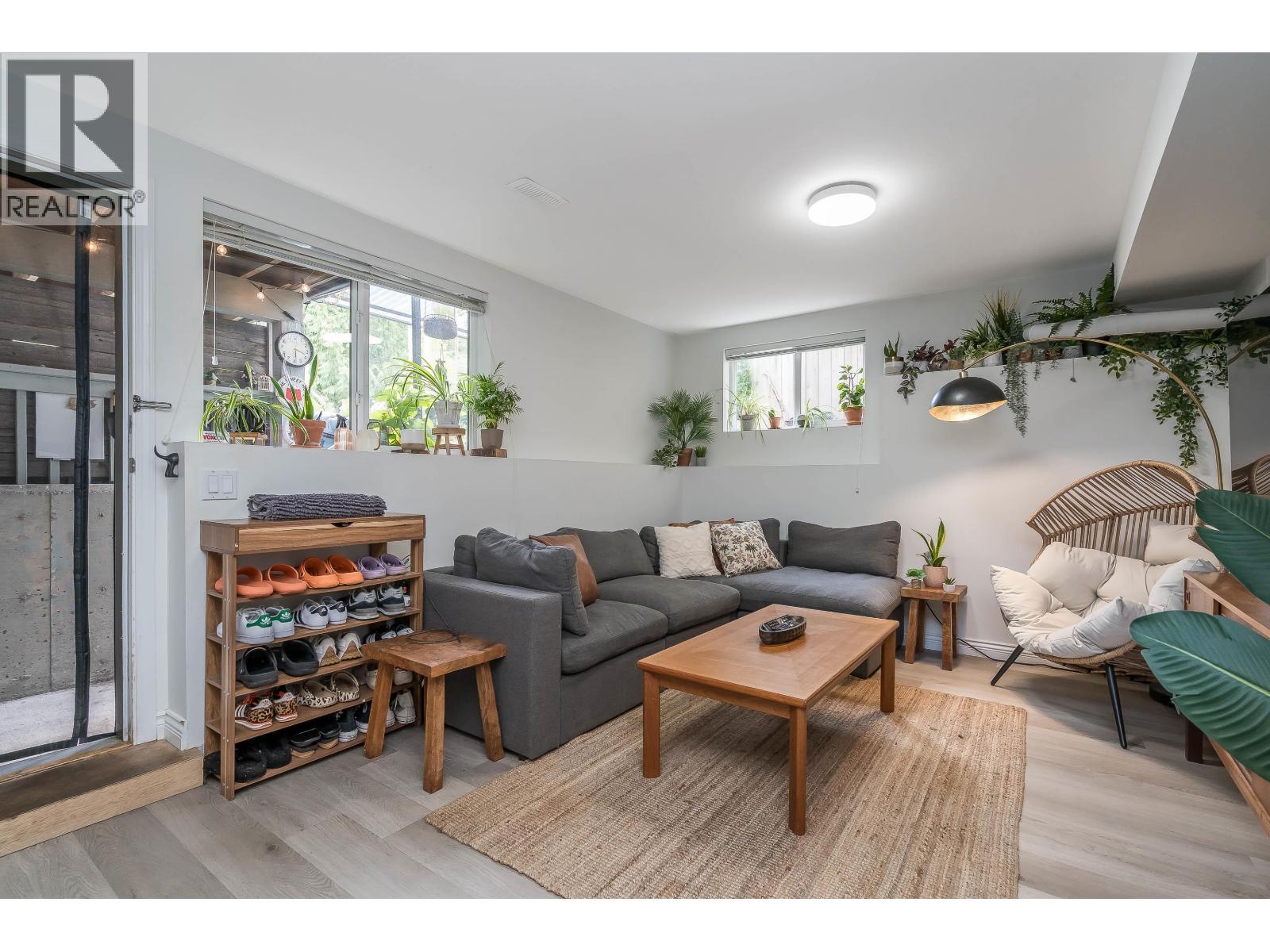 24128 Hill Avenue Property Photo 28