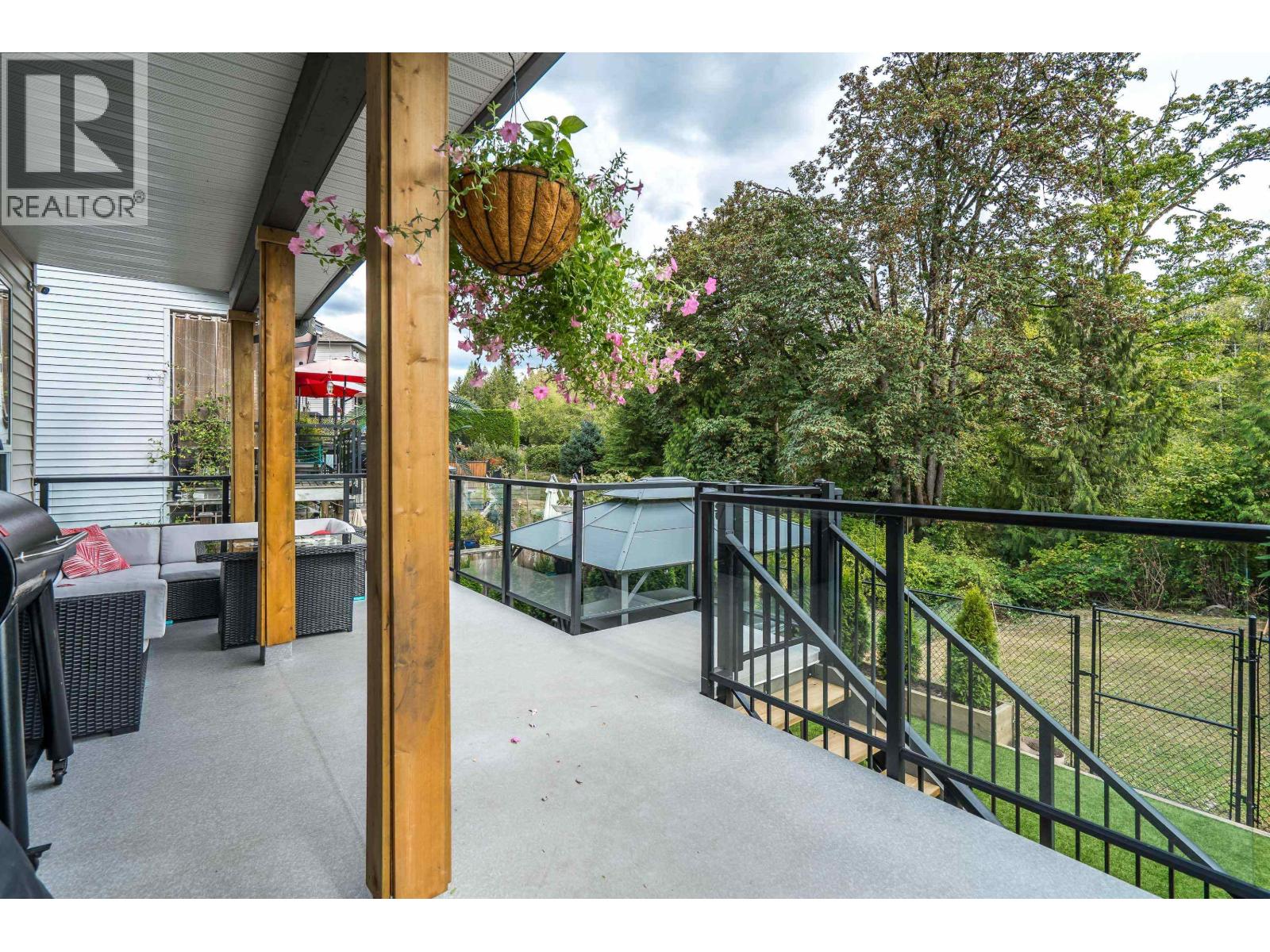 24128 Hill Avenue Property Photo 32