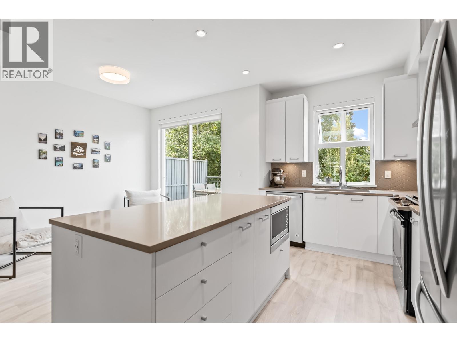 74 24076 112 Avenue Property Photo 3