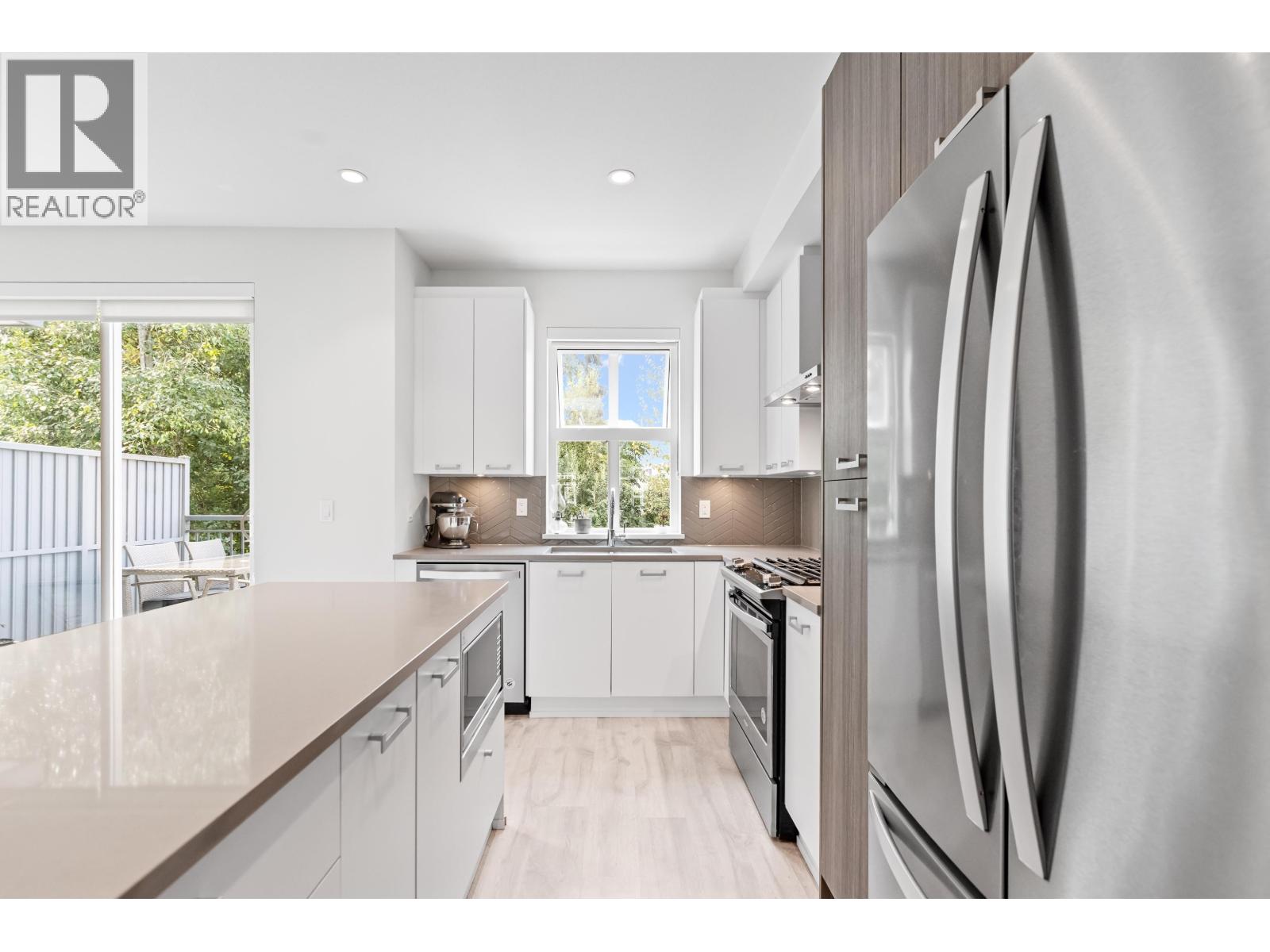 74 24076 112 Avenue Property Photo 4