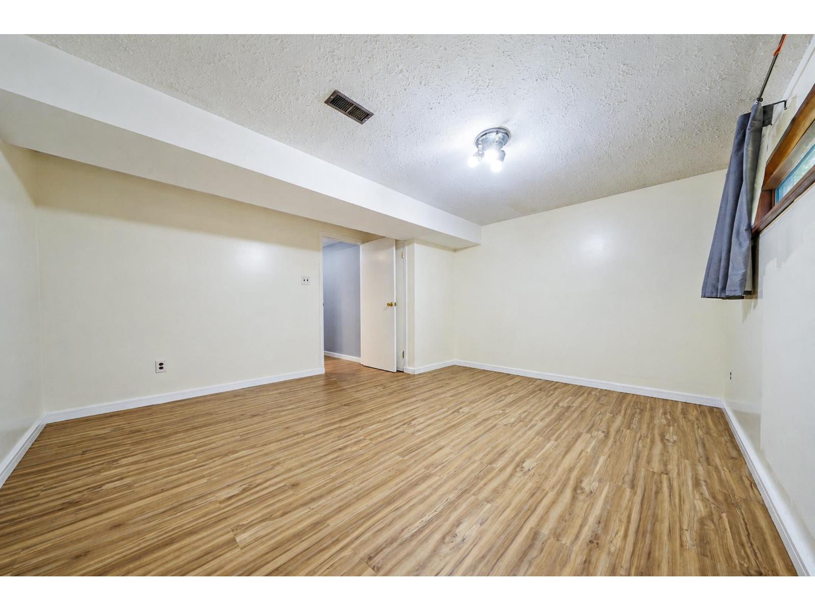 36 13795 102 Avenue Property Photo 36