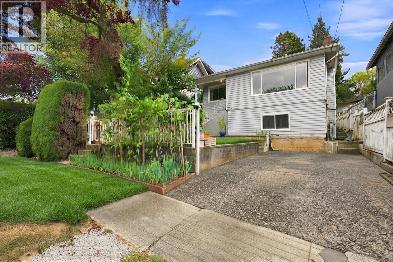 4820 Moss Street Property Photo 1
