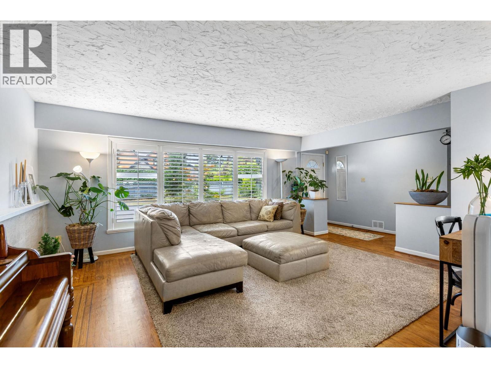 3020 Thorncliffe Drive Property Photo 2