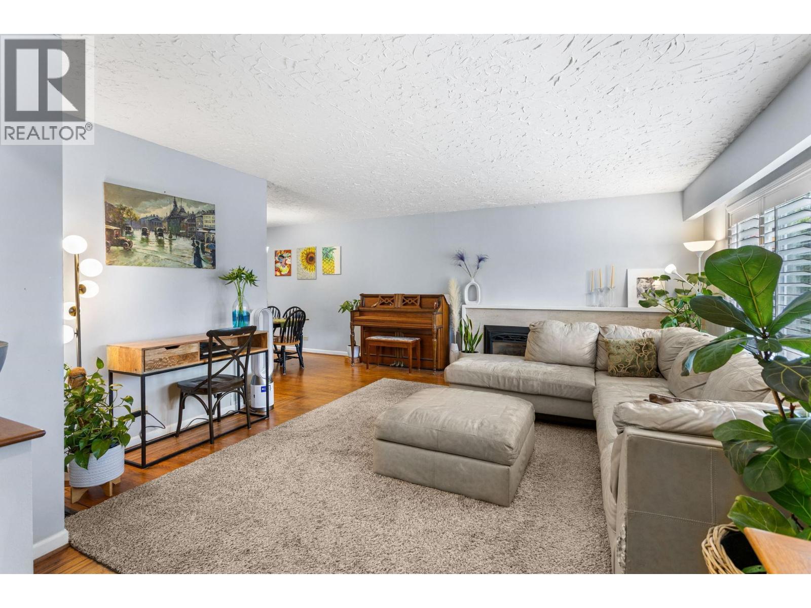 3020 Thorncliffe Drive Property Photo 3