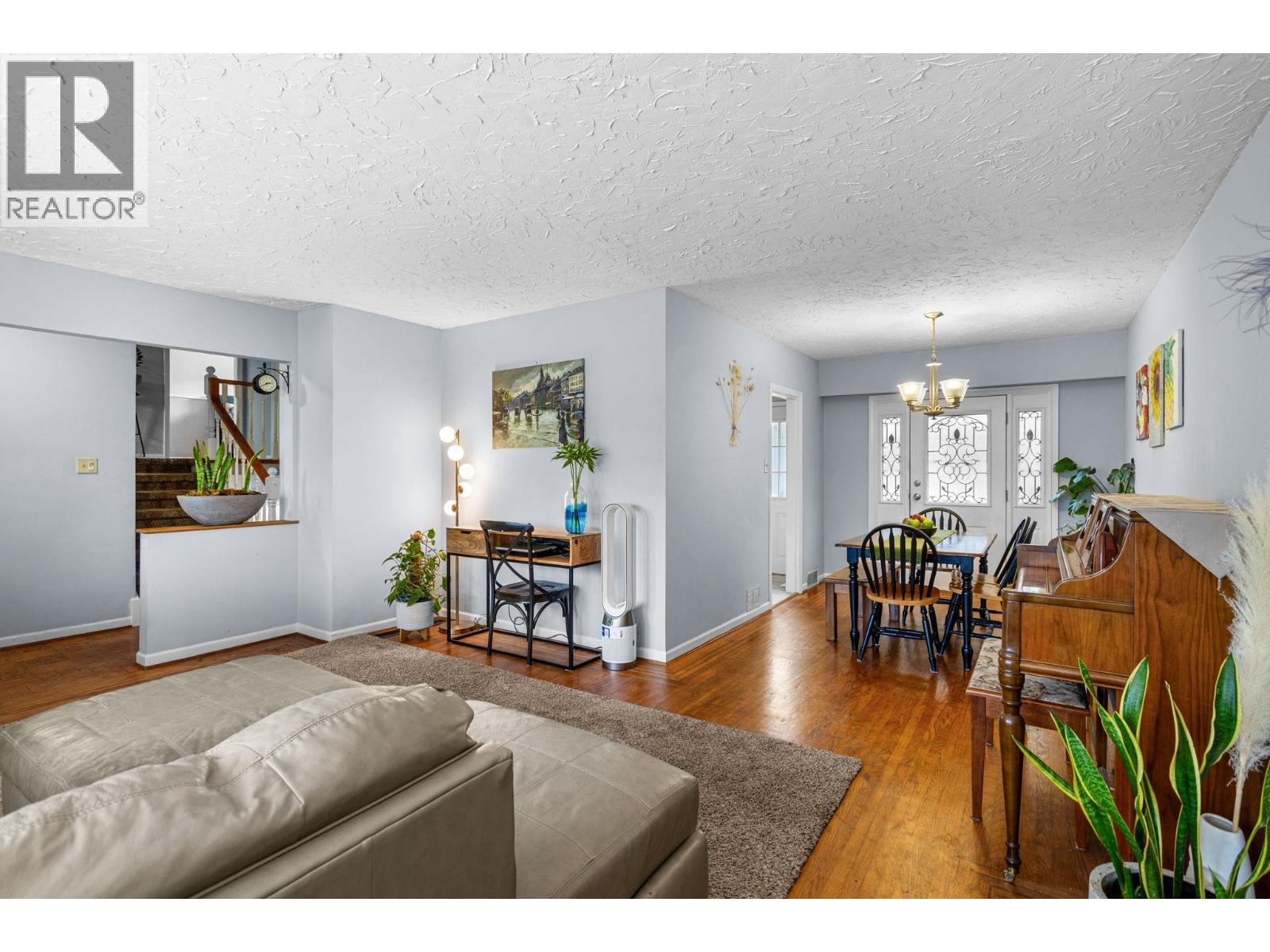 3020 Thorncliffe Drive Property Photo 5