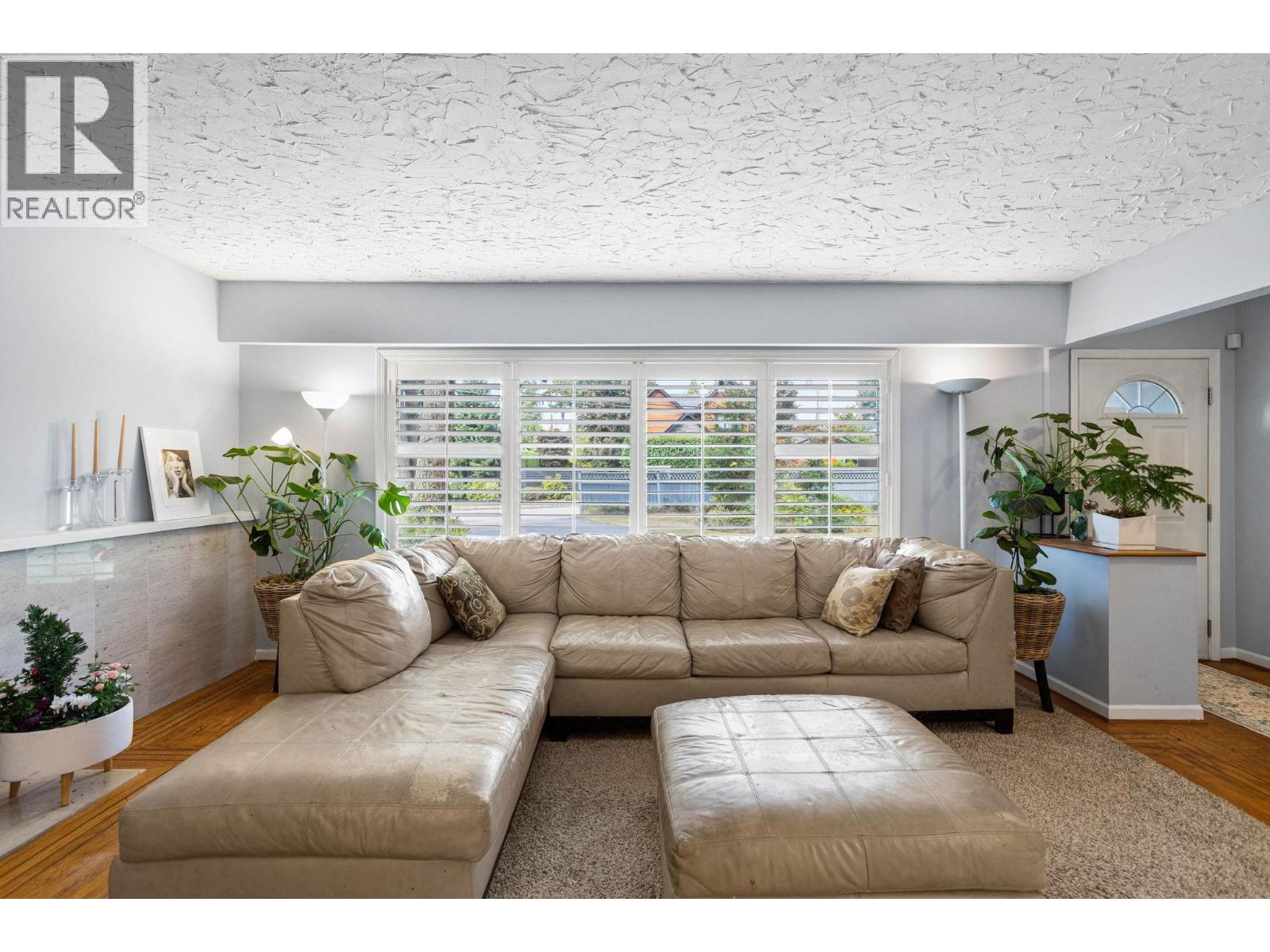 3020 Thorncliffe Drive Property Photo 8