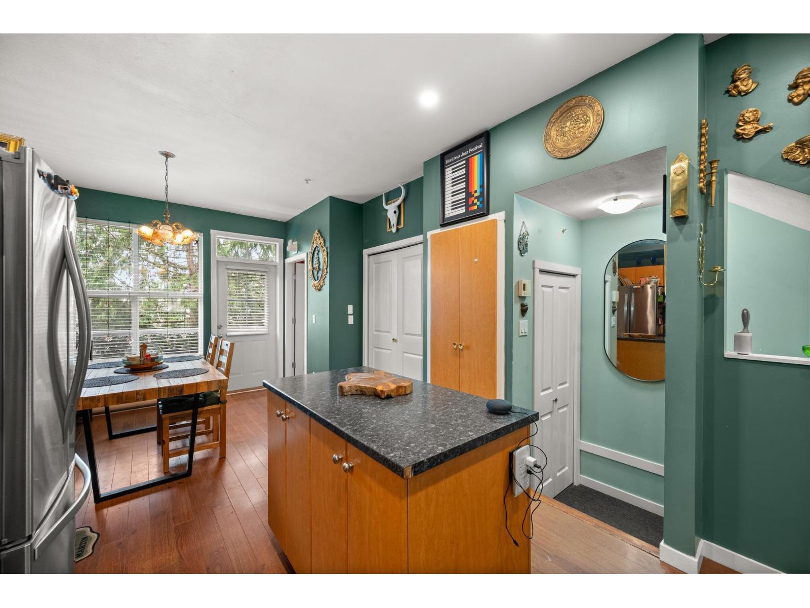 37 20460 66 Avenue Property Photo 10