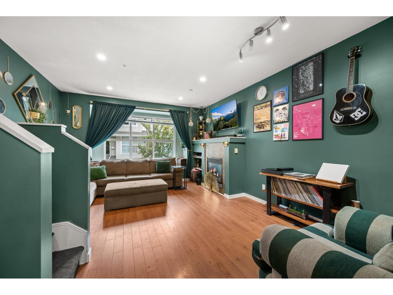 37 20460 66 Avenue Property Photo 11
