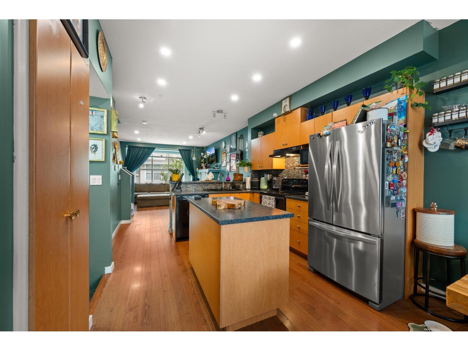 37 20460 66 Avenue Property Photo 14
