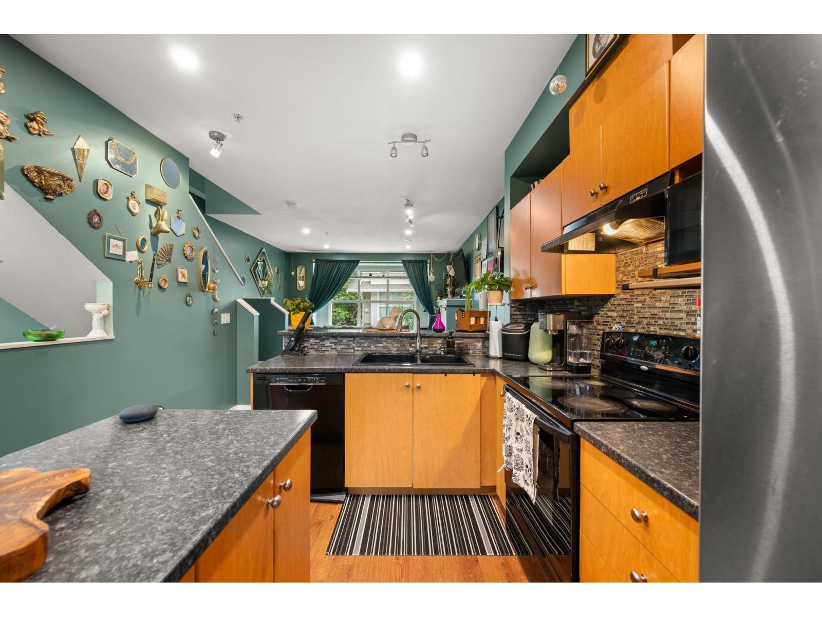 37 20460 66 Avenue Property Photo 15
