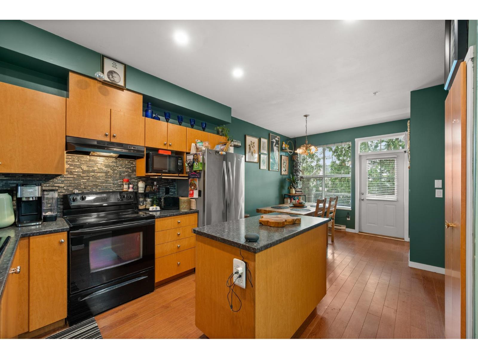 37 20460 66 Avenue Property Photo 17