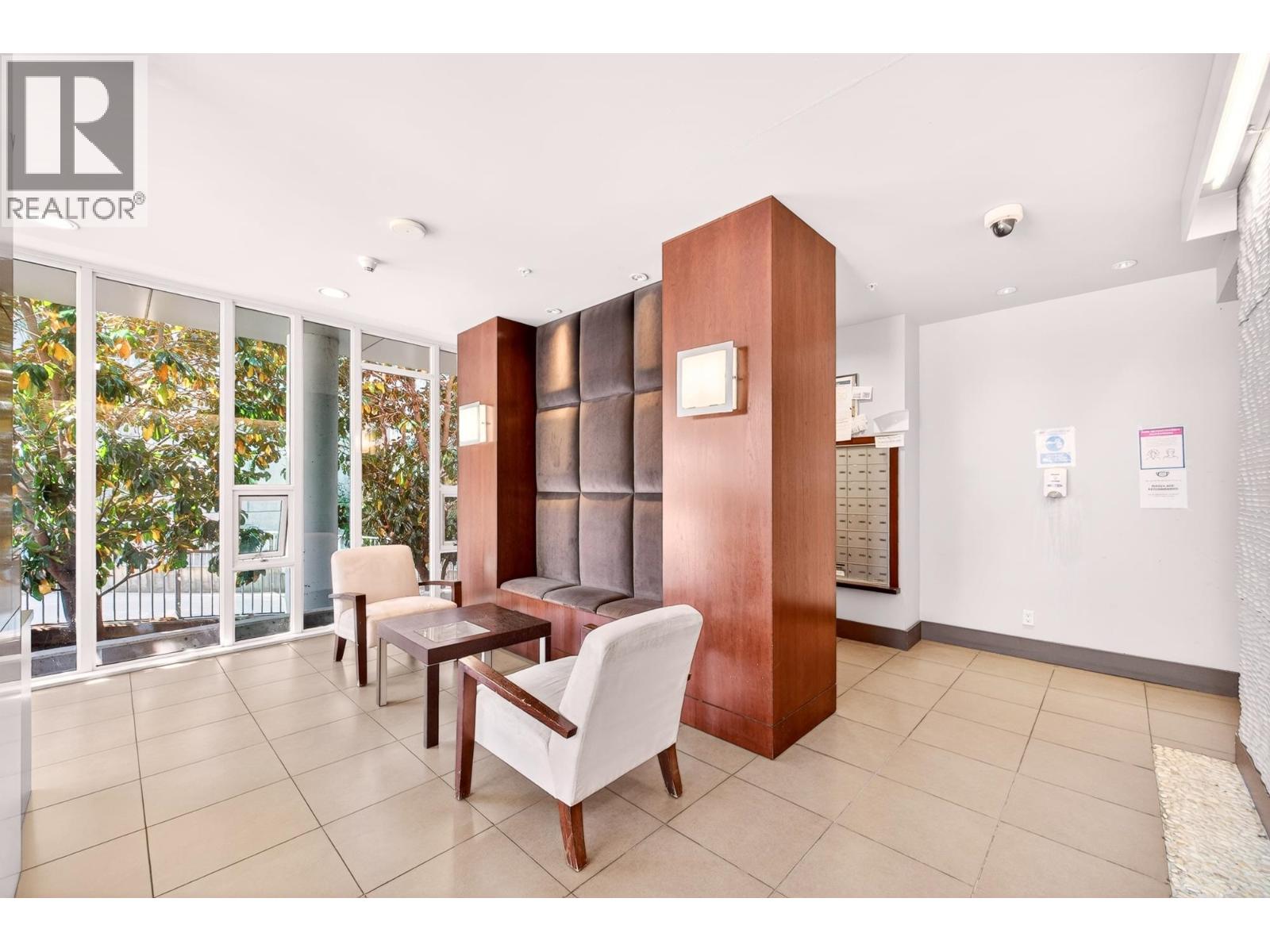 606 8280 Lansdowne Road Property Photo 4