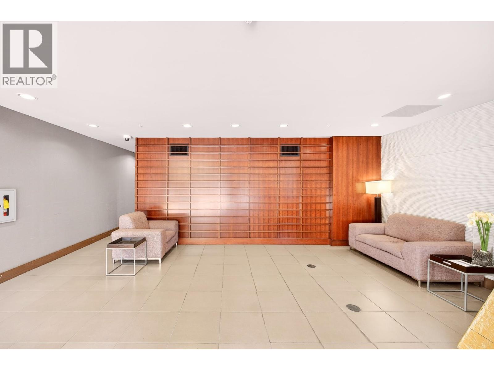 606 8280 Lansdowne Road Property Photo 5