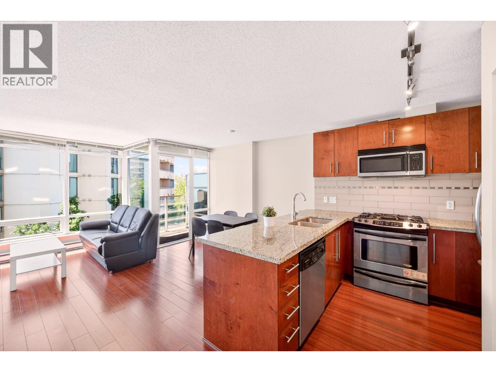 606 8280 Lansdowne Road Property Photo 8