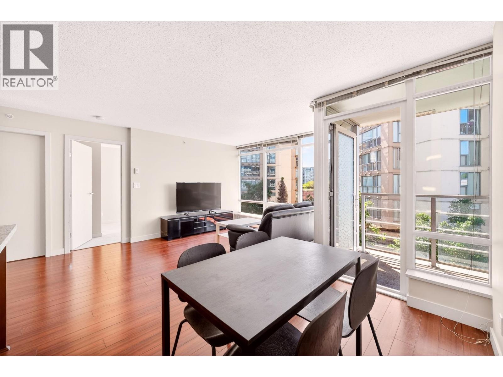 606 8280 Lansdowne Road Property Photo 12