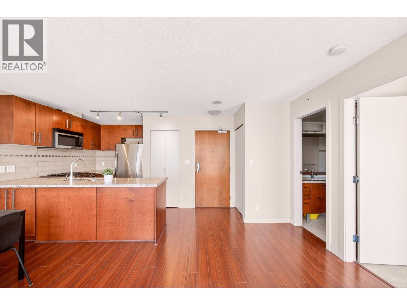 606 8280 Lansdowne Road Property Photo 13