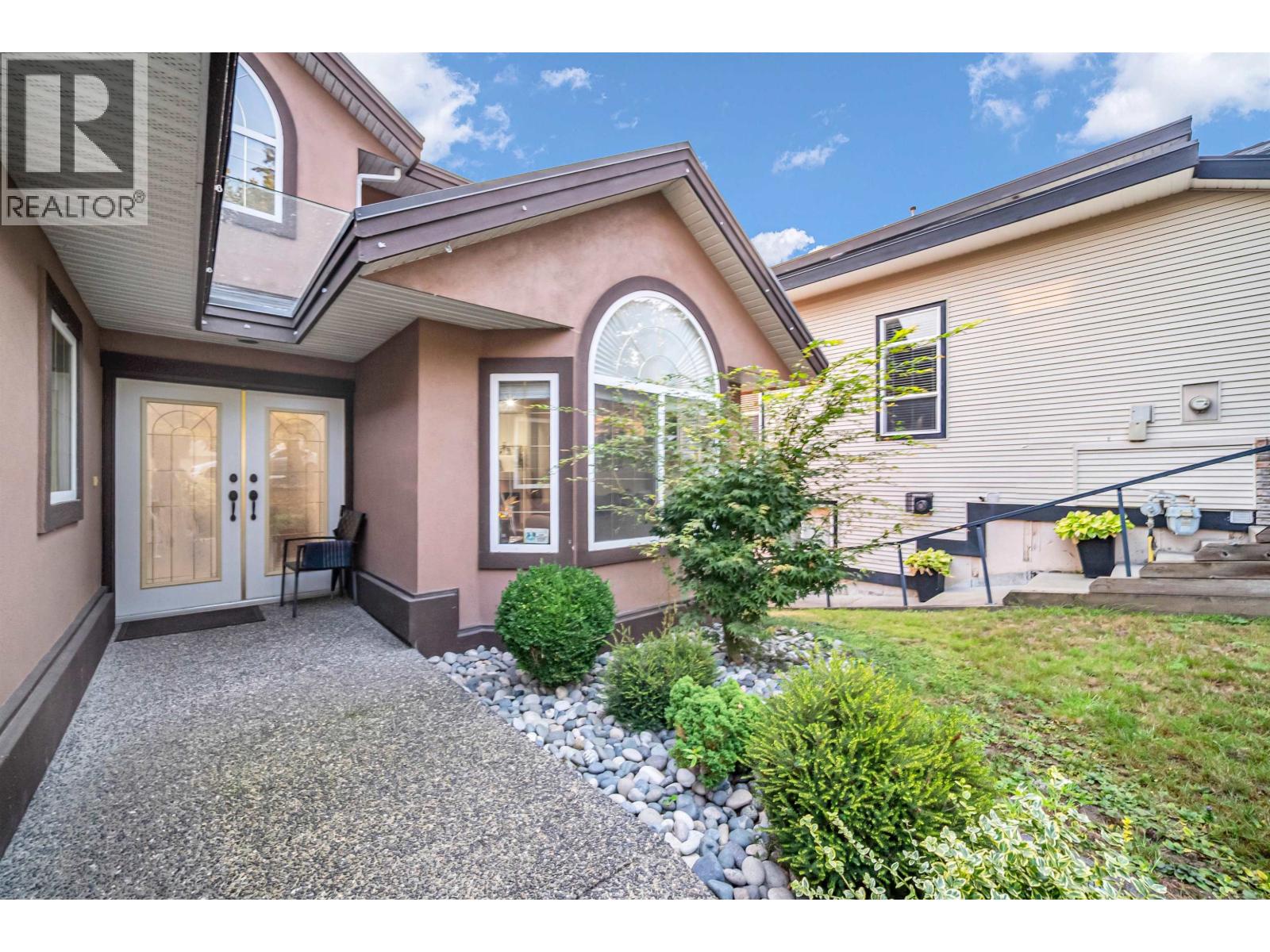 10442 Tamarack Crescent Property Photo 3