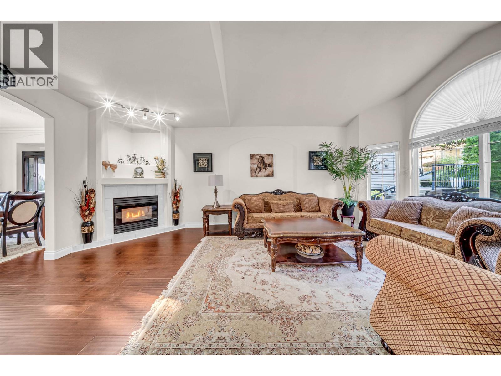 10442 Tamarack Crescent Property Photo 6