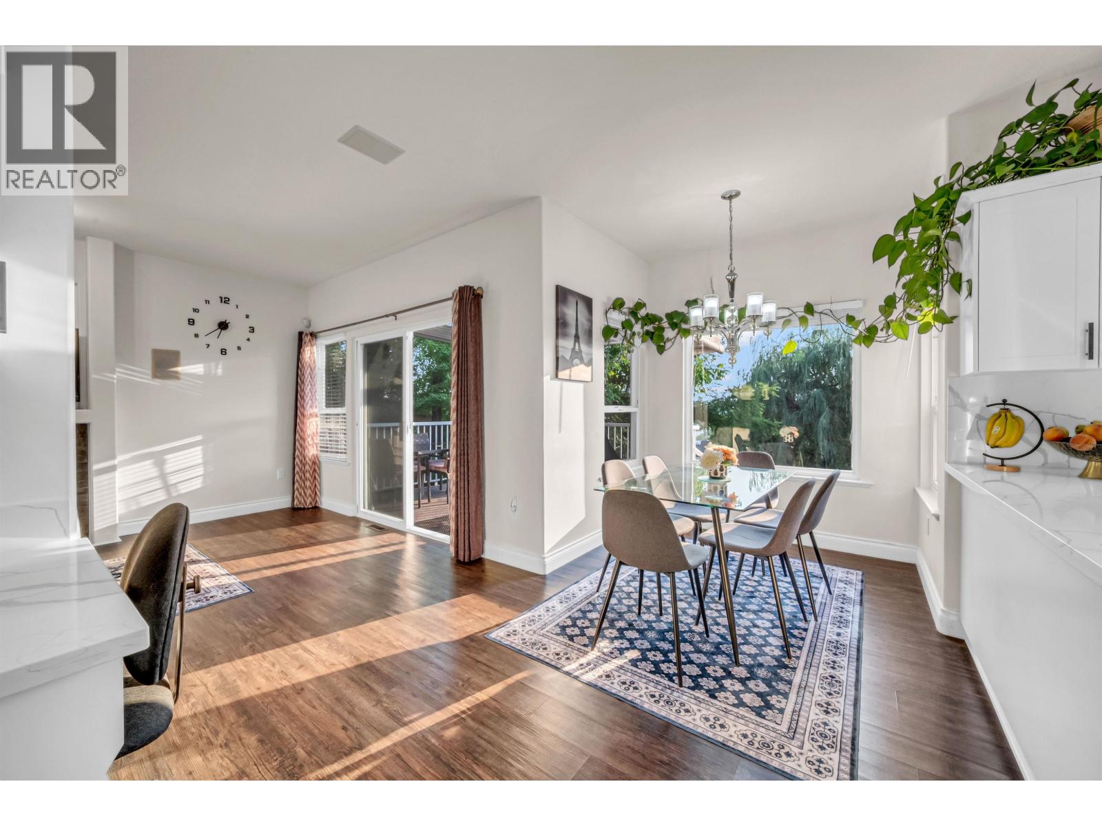 10442 Tamarack Crescent Property Photo 10