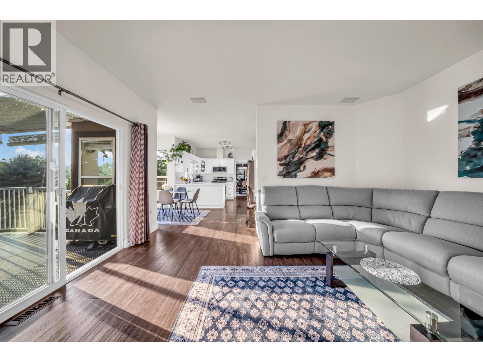 10442 Tamarack Crescent Property Photo 16