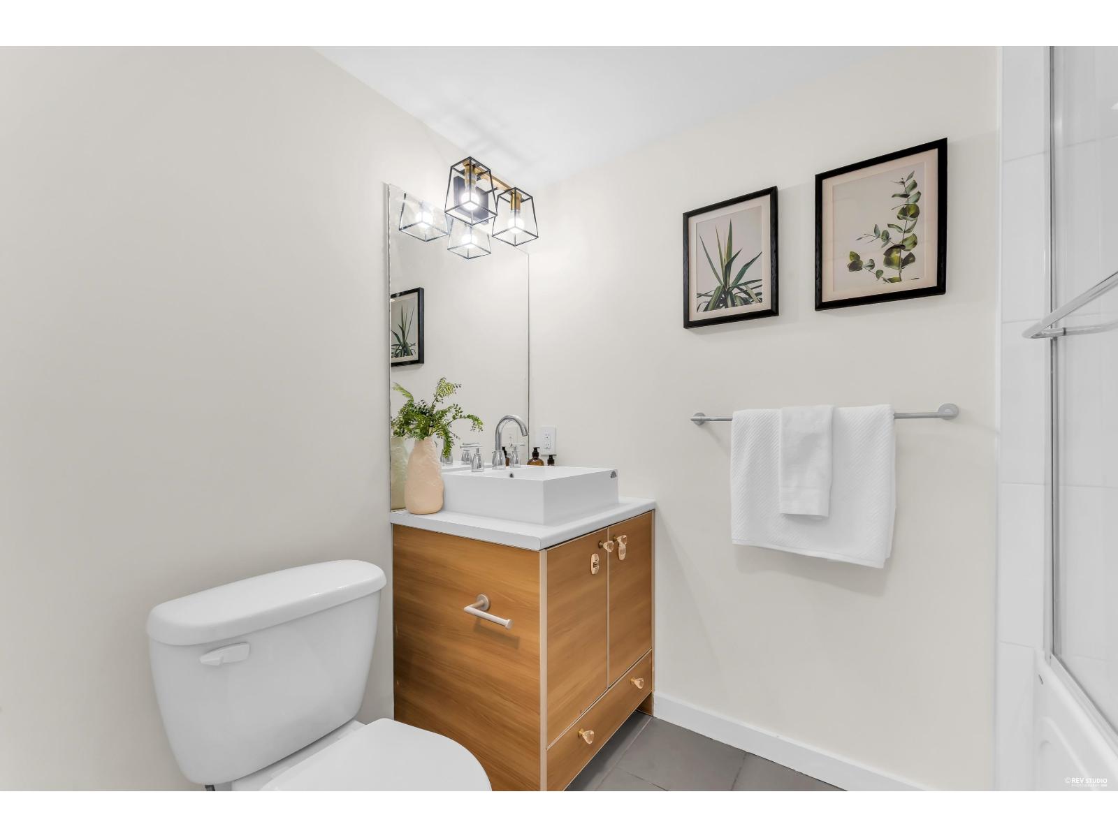 209 9981 Whalley Boulevard Property Photo 18