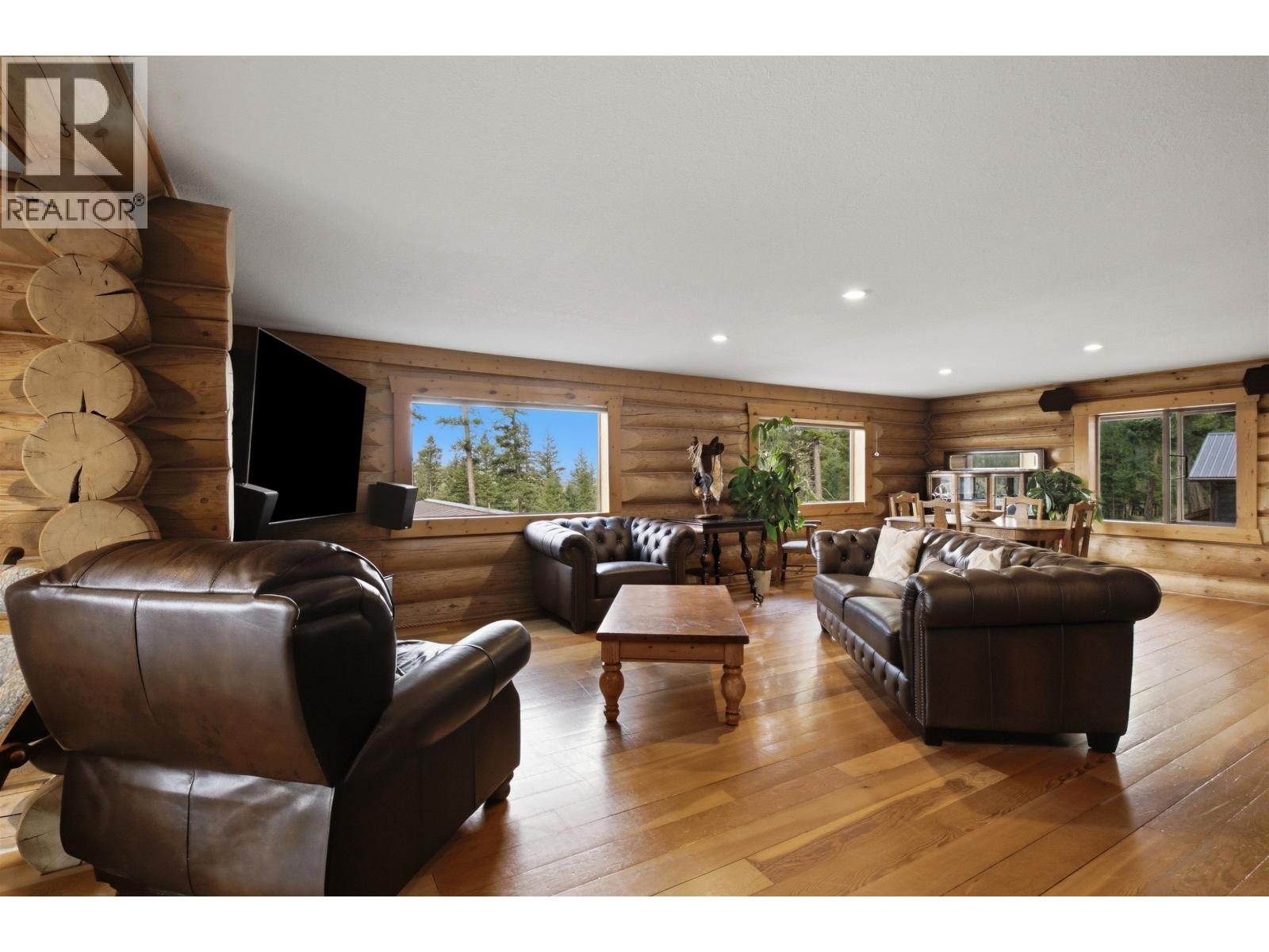 2635 Basaraba Road Property Photo 3
